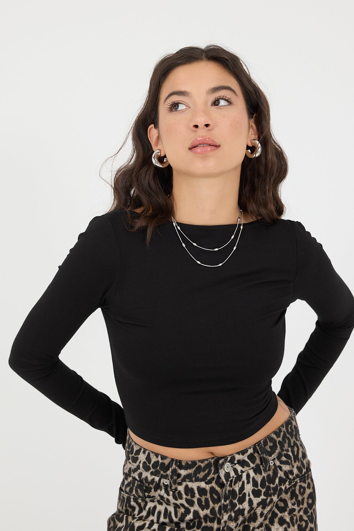 Black_Low-Rise-Long-Sleeve-Crop-Blouse-addax