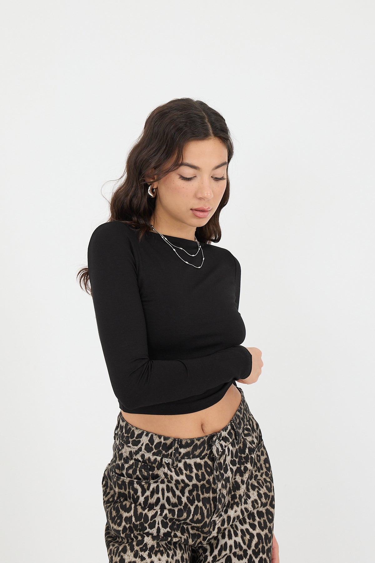 Black_Low-Rise-Long-Sleeve-Crop-Blouse-addax