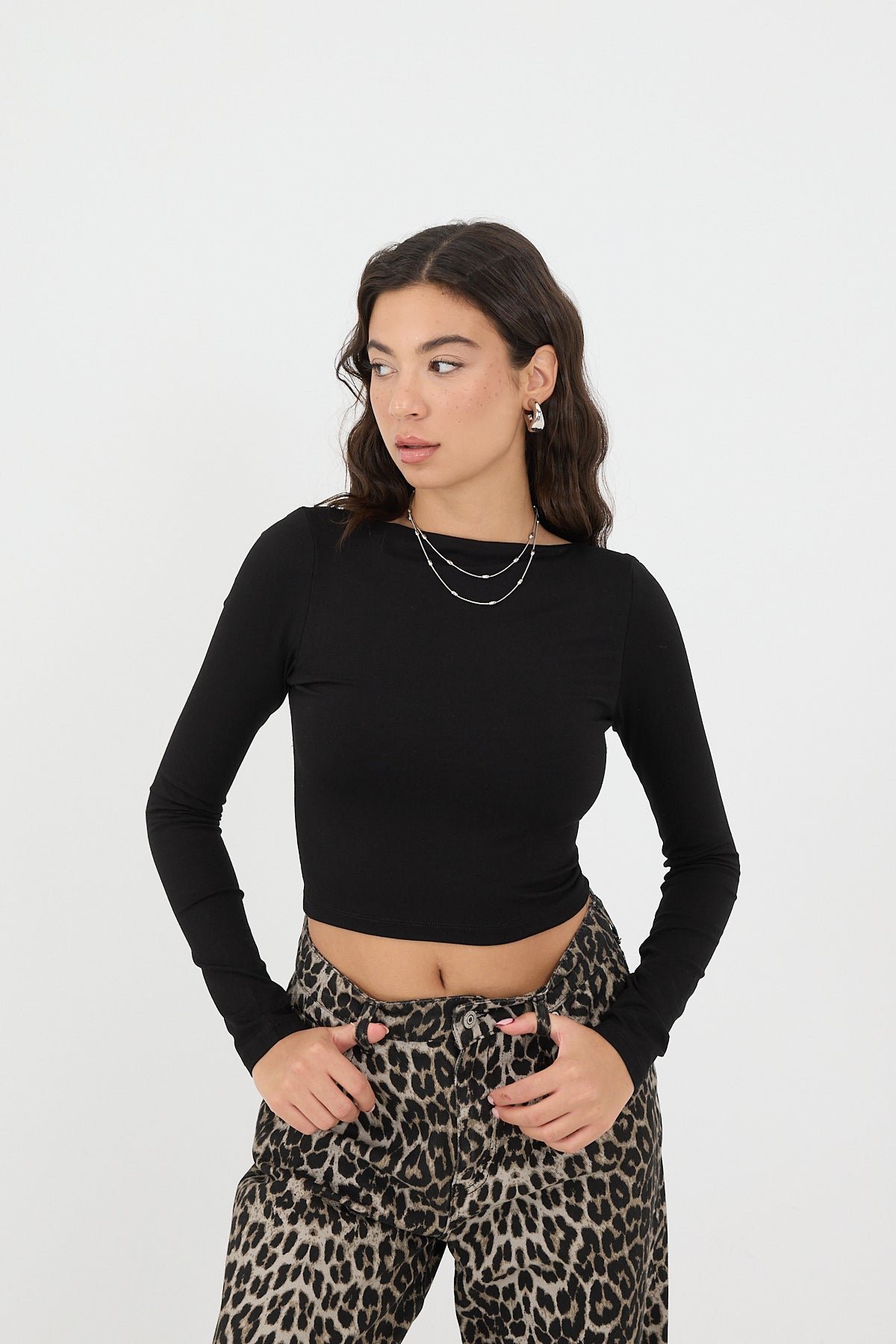 Black_Low-Rise-Long-Sleeve-Crop-Blouse-addax