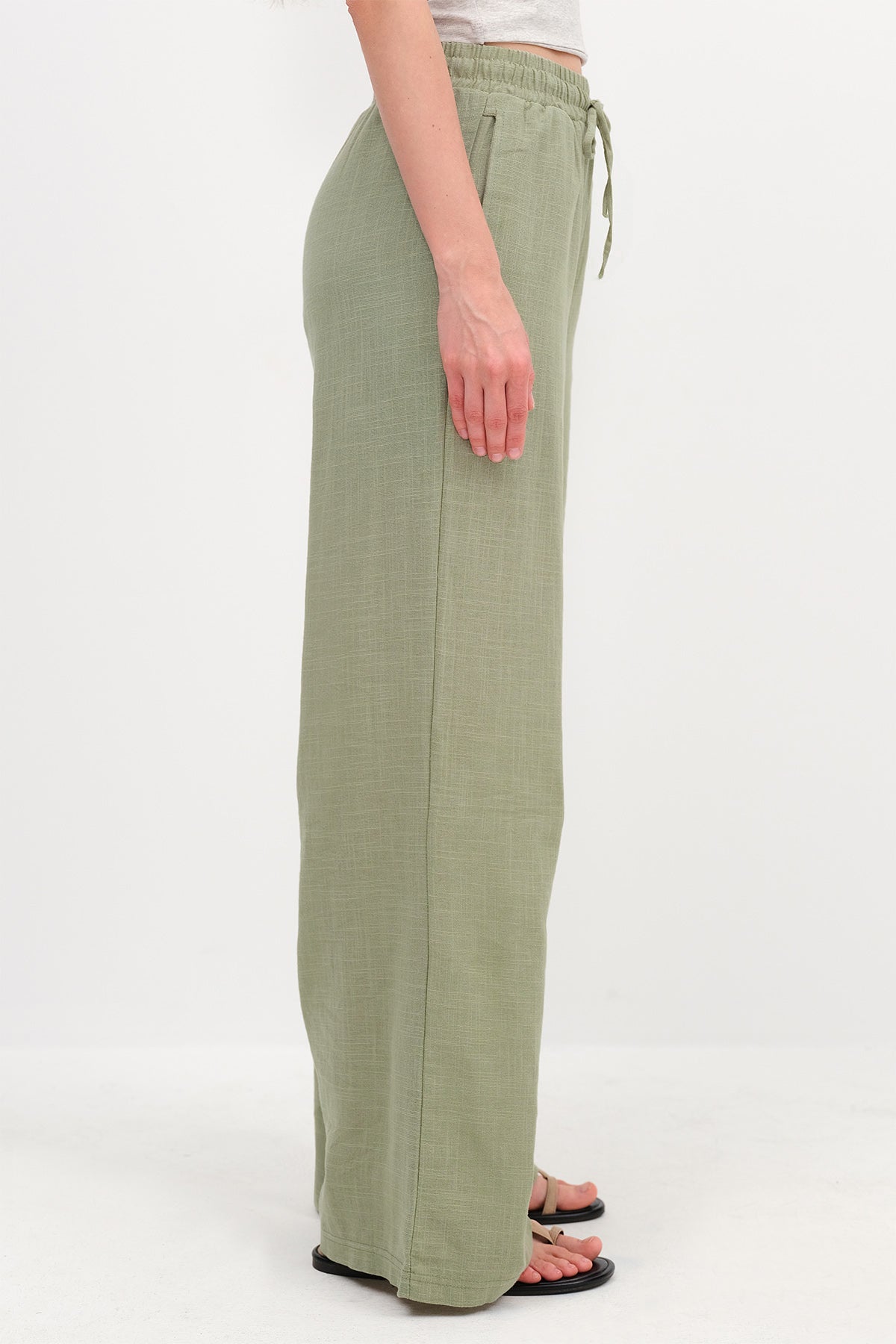 Oil-Green_Wide-Leg-Trousers-with-Pockets-addax