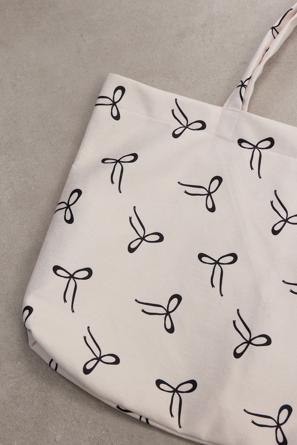 Beige_Ribbon-Printed-Tote-Bag-addax