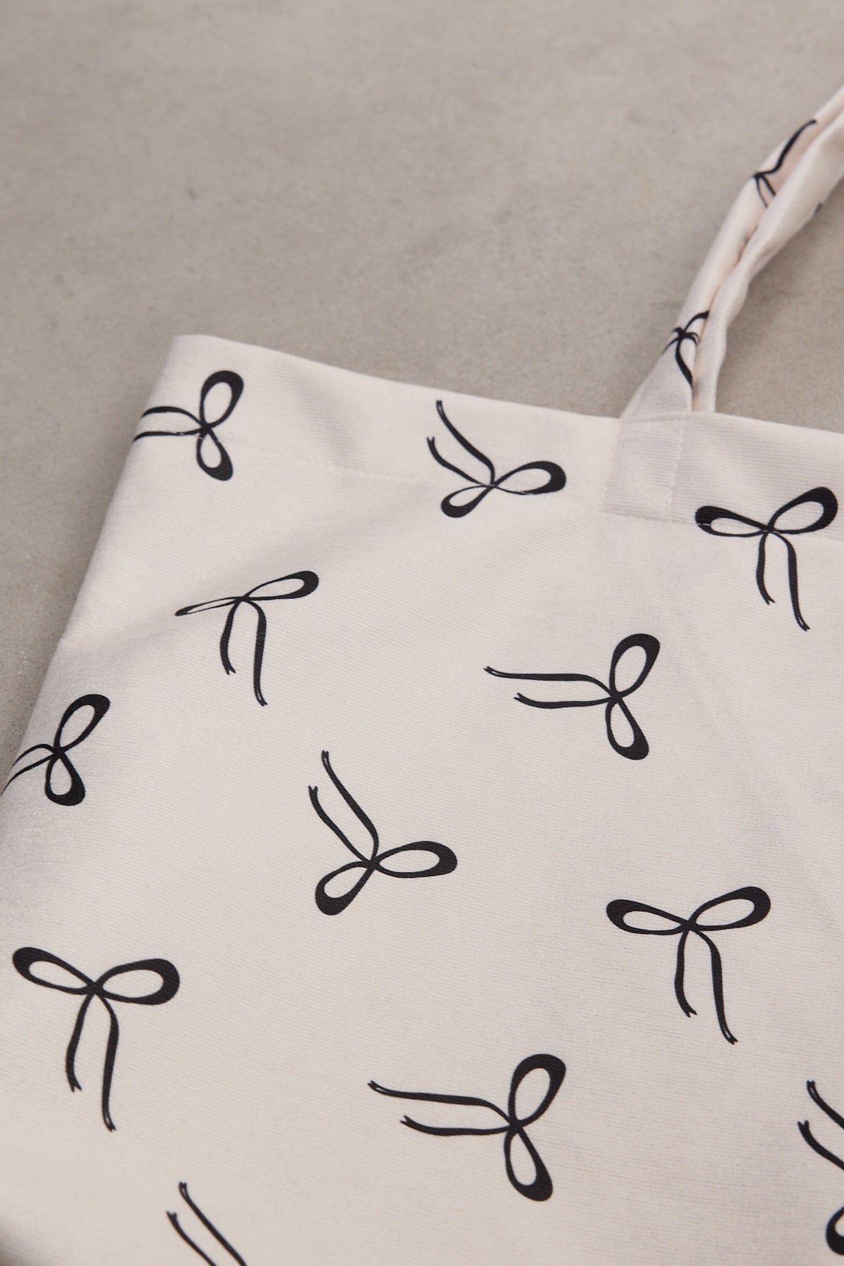 Beige_Ribbon-Printed-Tote-Bag-addax