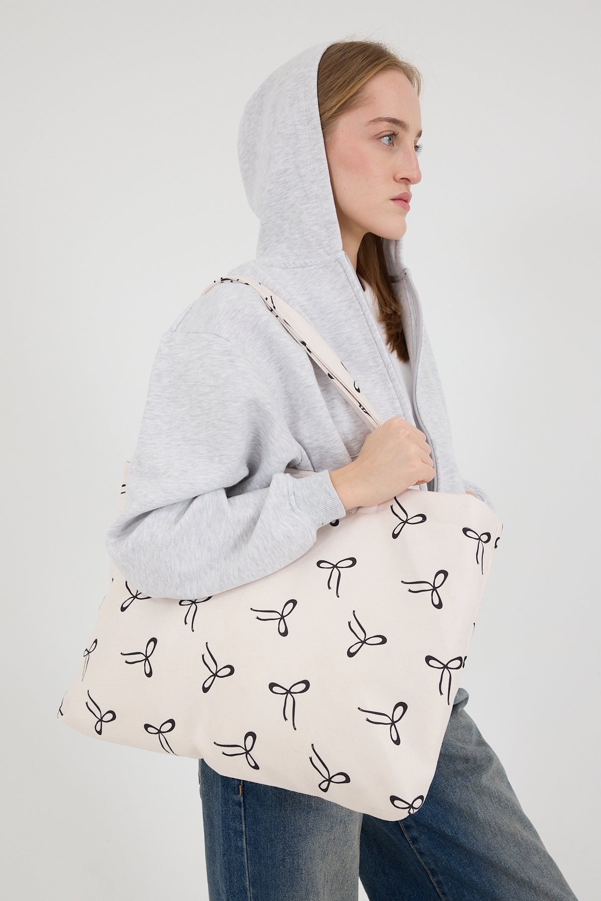 Beige_Ribbon-Printed-Tote-Bag-addax