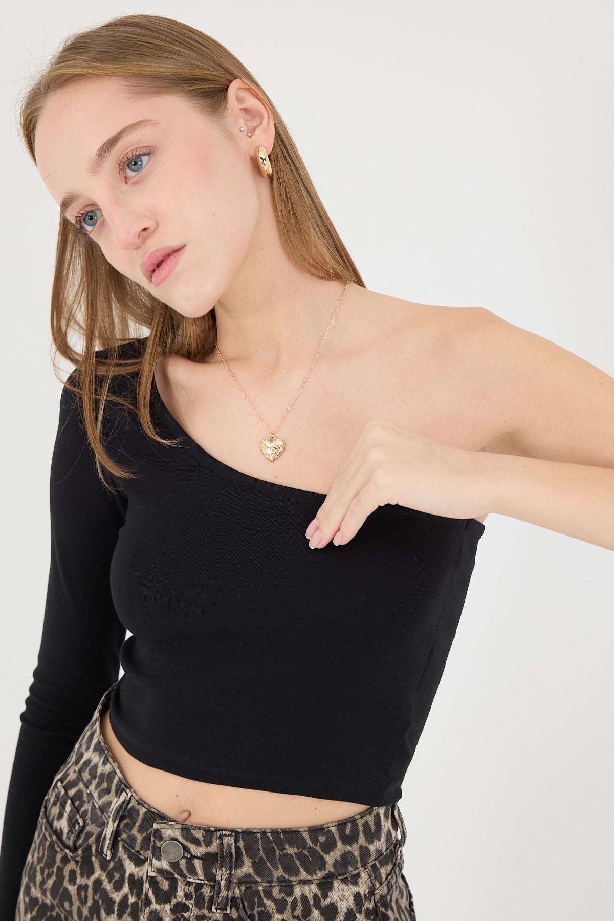 Black_One-Shoulder-Long-Sleeve-Crop-Blouse-addax