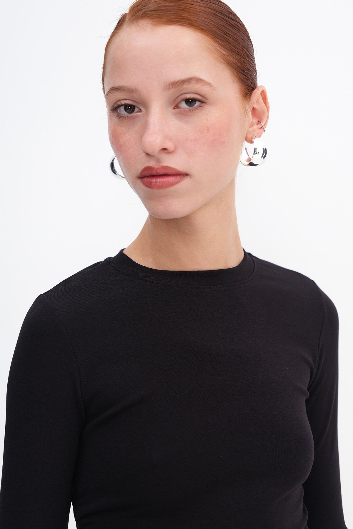 Black_Crew-Neck-Basic-Blouse- with-Gathered-Sides-addax