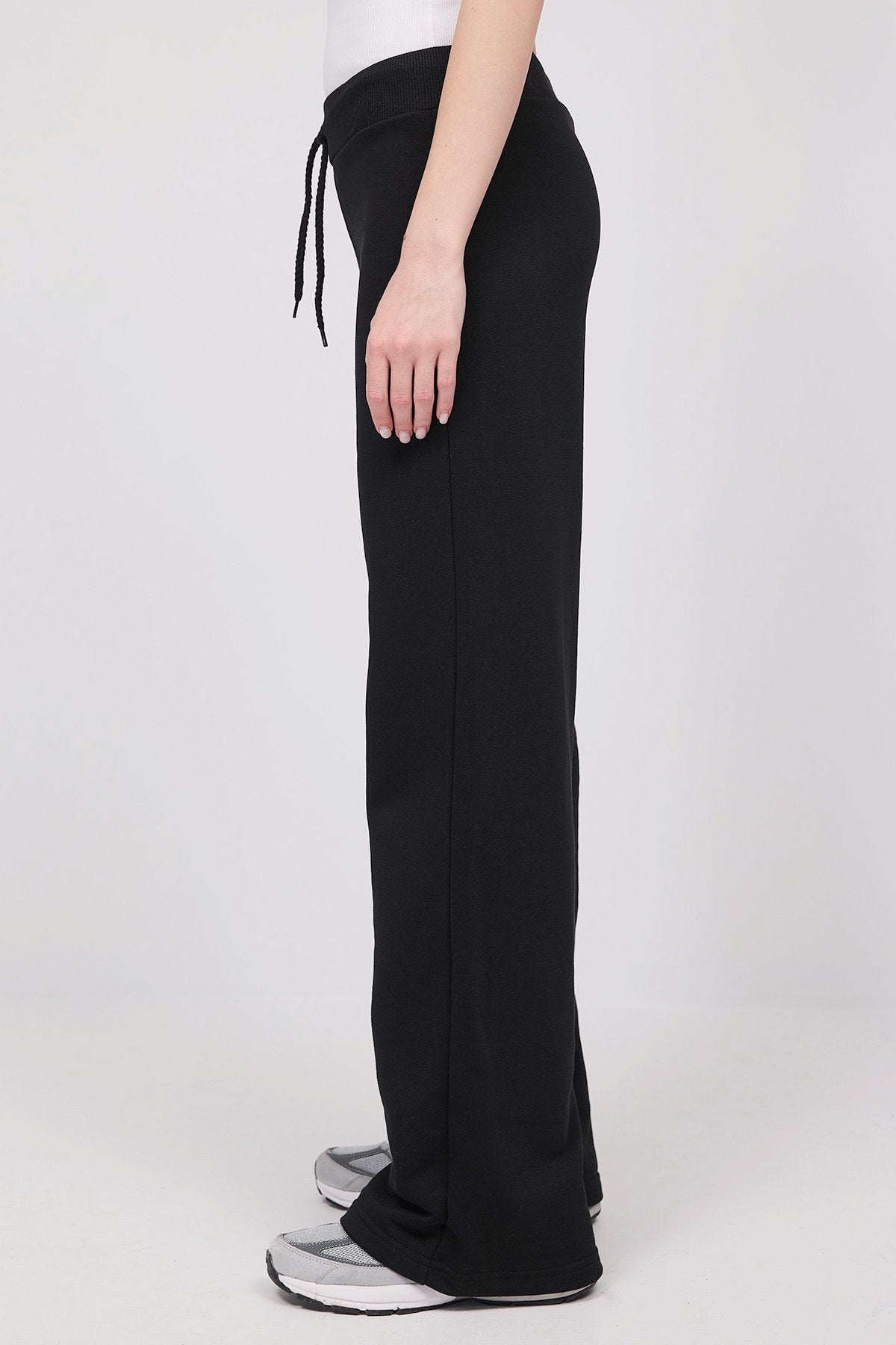 Black_Elastic-Waist-Wide-Leg-Sweatpants-addax