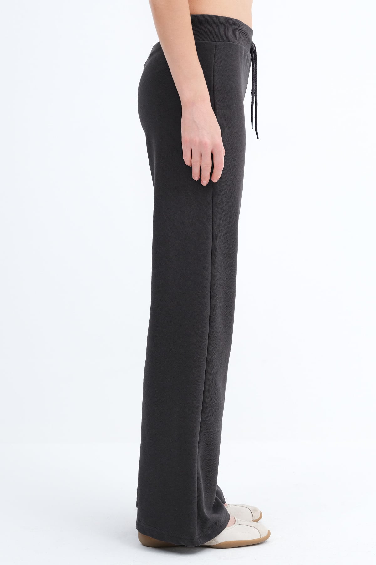 Charcoal_Elastic-Waist-Wide-Leg-Sweatpants-addax