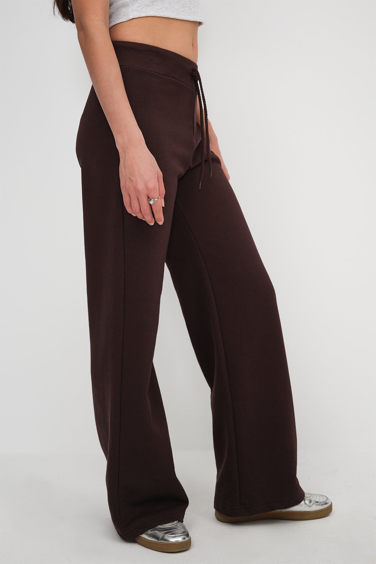Bitter-Coffee_Elastic-Waist-Wide-Leg-Sweatpants-addax