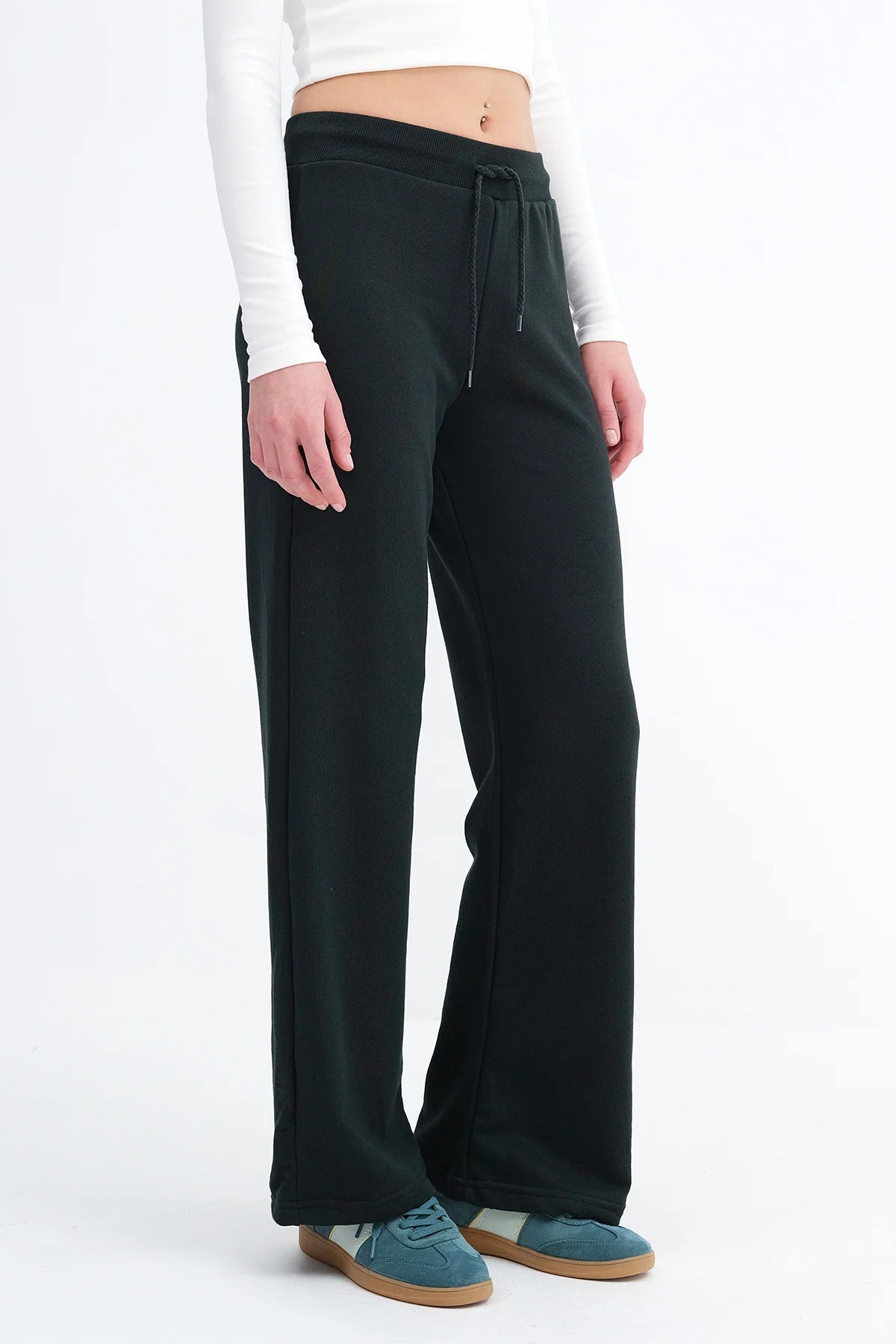 Sapphire_Elastic-Waist-Wide-Leg-Sweatpants-addax