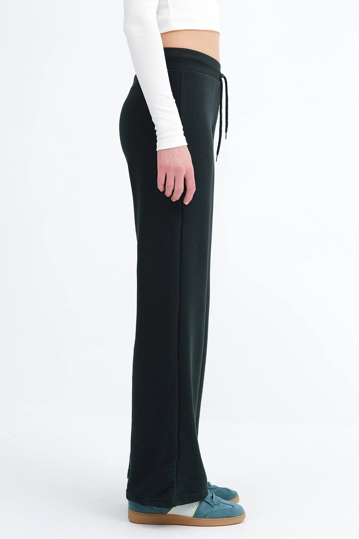 Sapphire_Elastic-Waist-Wide-Leg-Sweatpants-addax