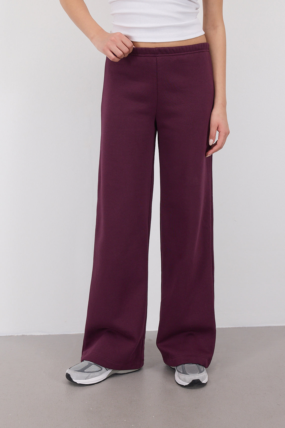 Gardenia_Elastic-Waist-Wide-Leg-Sweatpants-addax