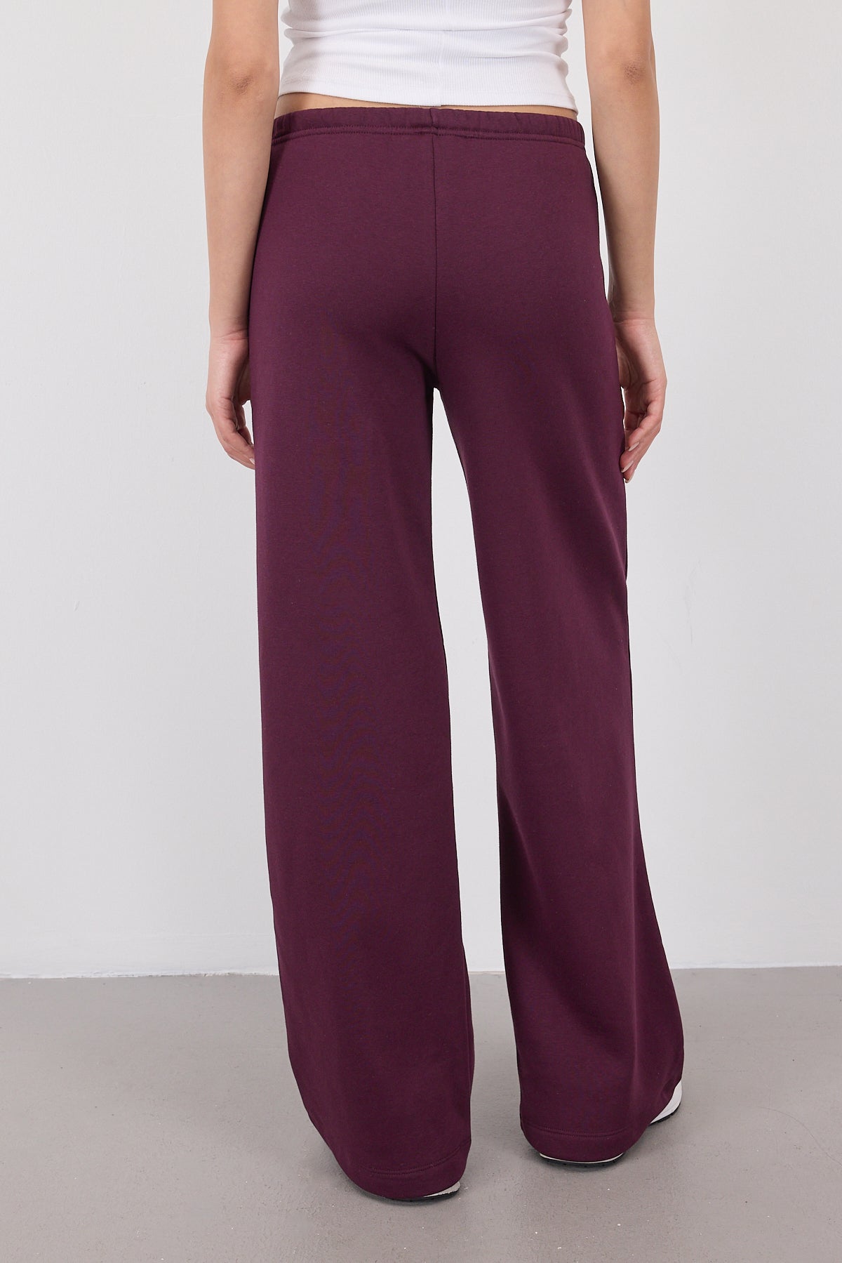 Gardenia_Elastic-Waist-Wide-Leg-Sweatpants-addax
