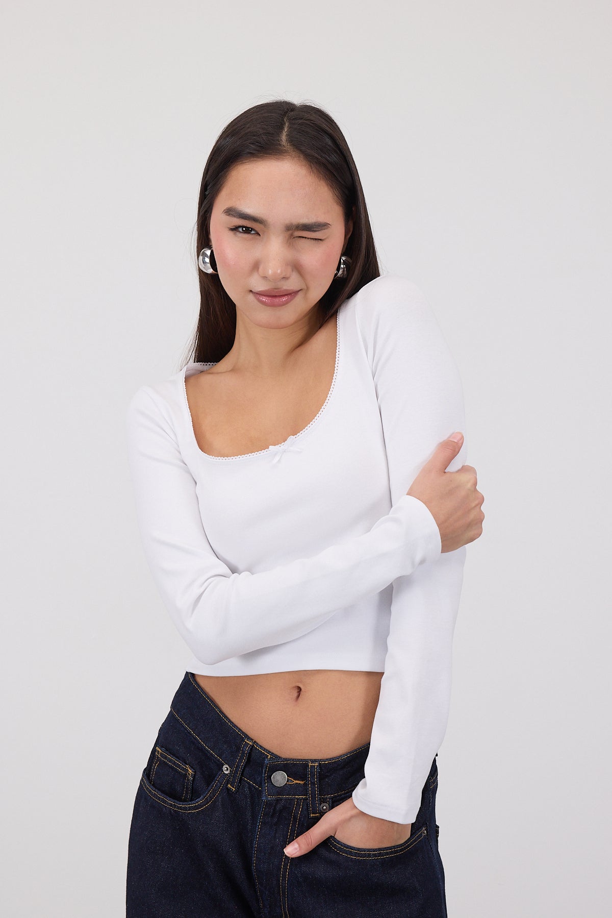 White_U-Neck-Long-Sleeve-Blouse-with-Bow-addax