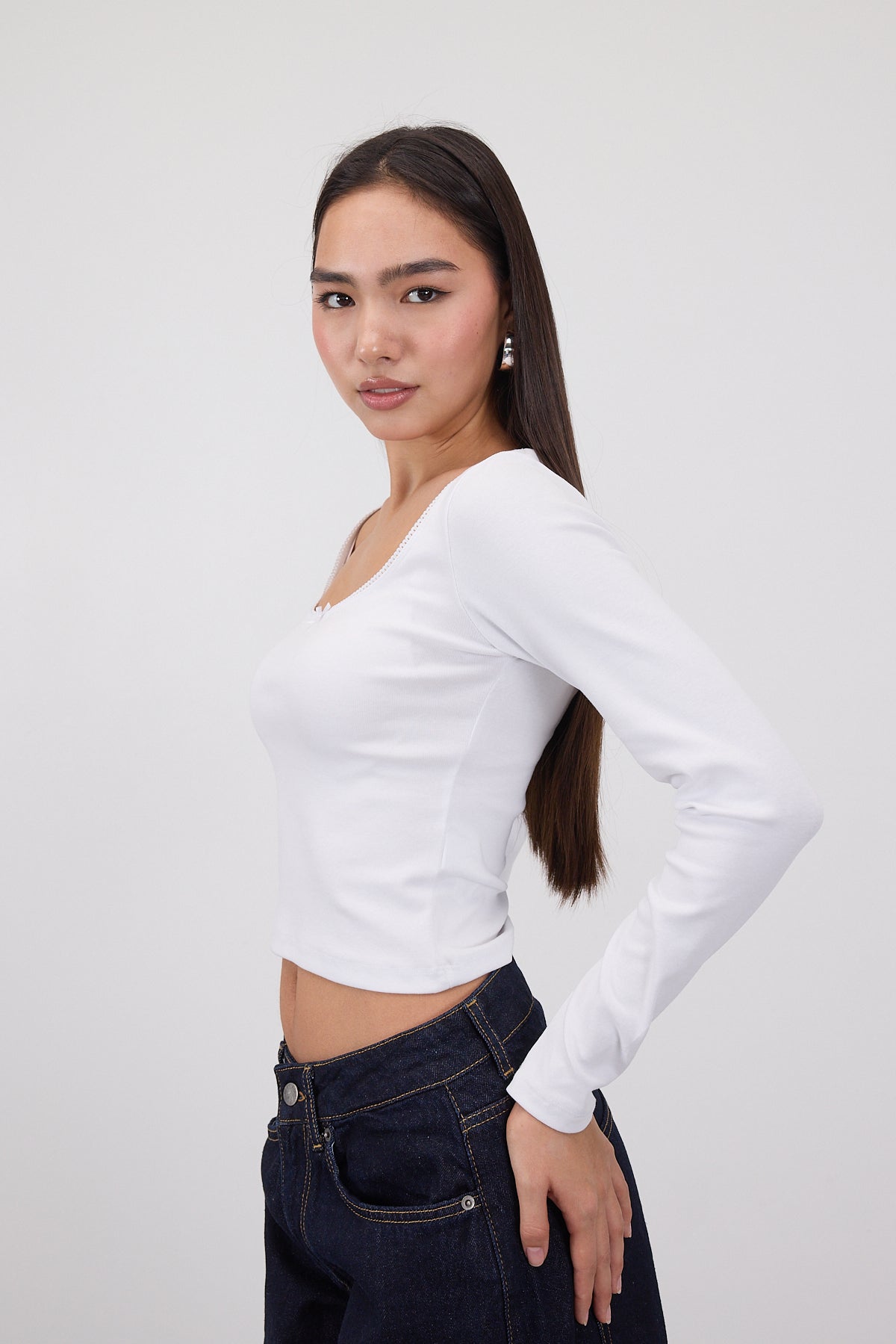 White_U-Neck-Long-Sleeve-Blouse-with-Bow-addax