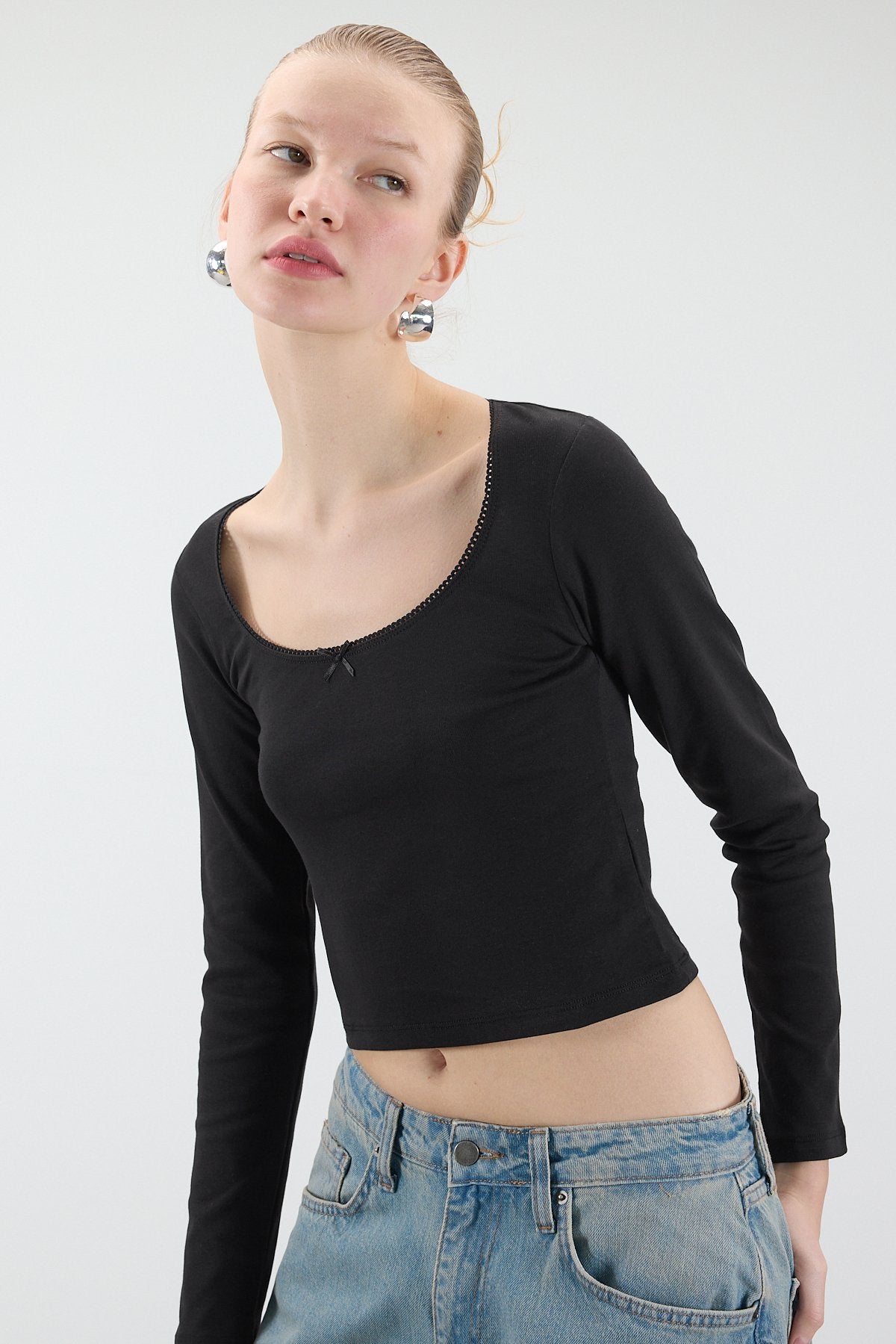 Black_U-Neck-Long-Sleeve-Blouse-with-Bow-addax