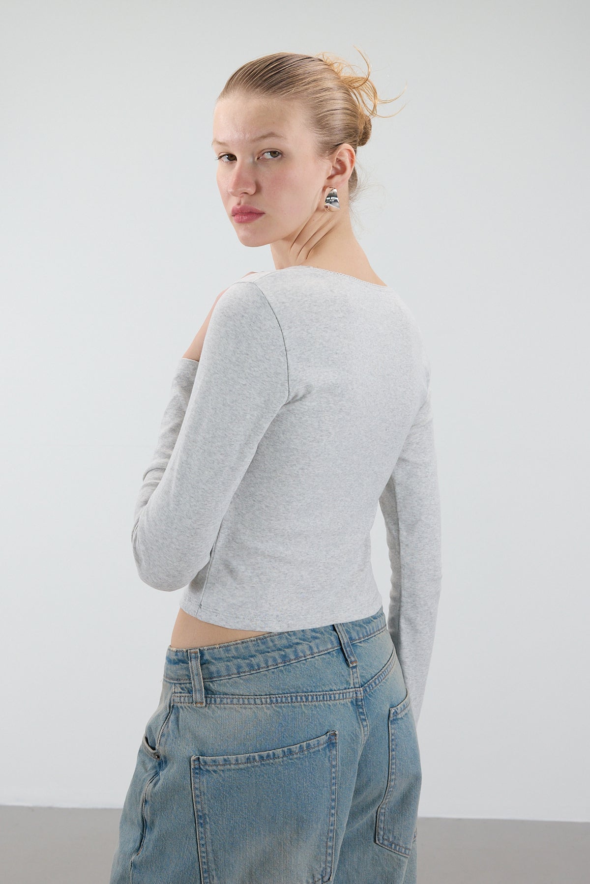 Snow-Melange_U-Neck-Long-Sleeve-Blouse-with-Bow-addax