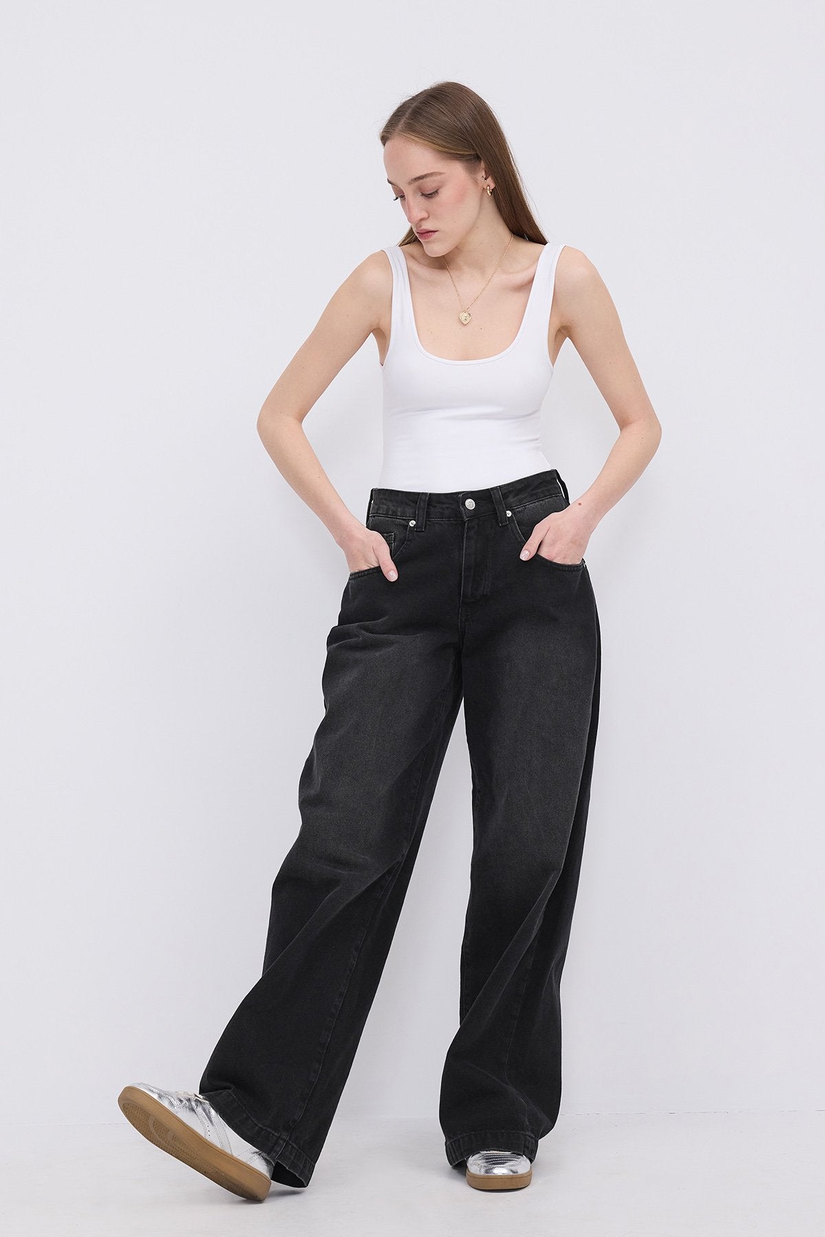 White_U-Neck-Basic-Undershirt-addax