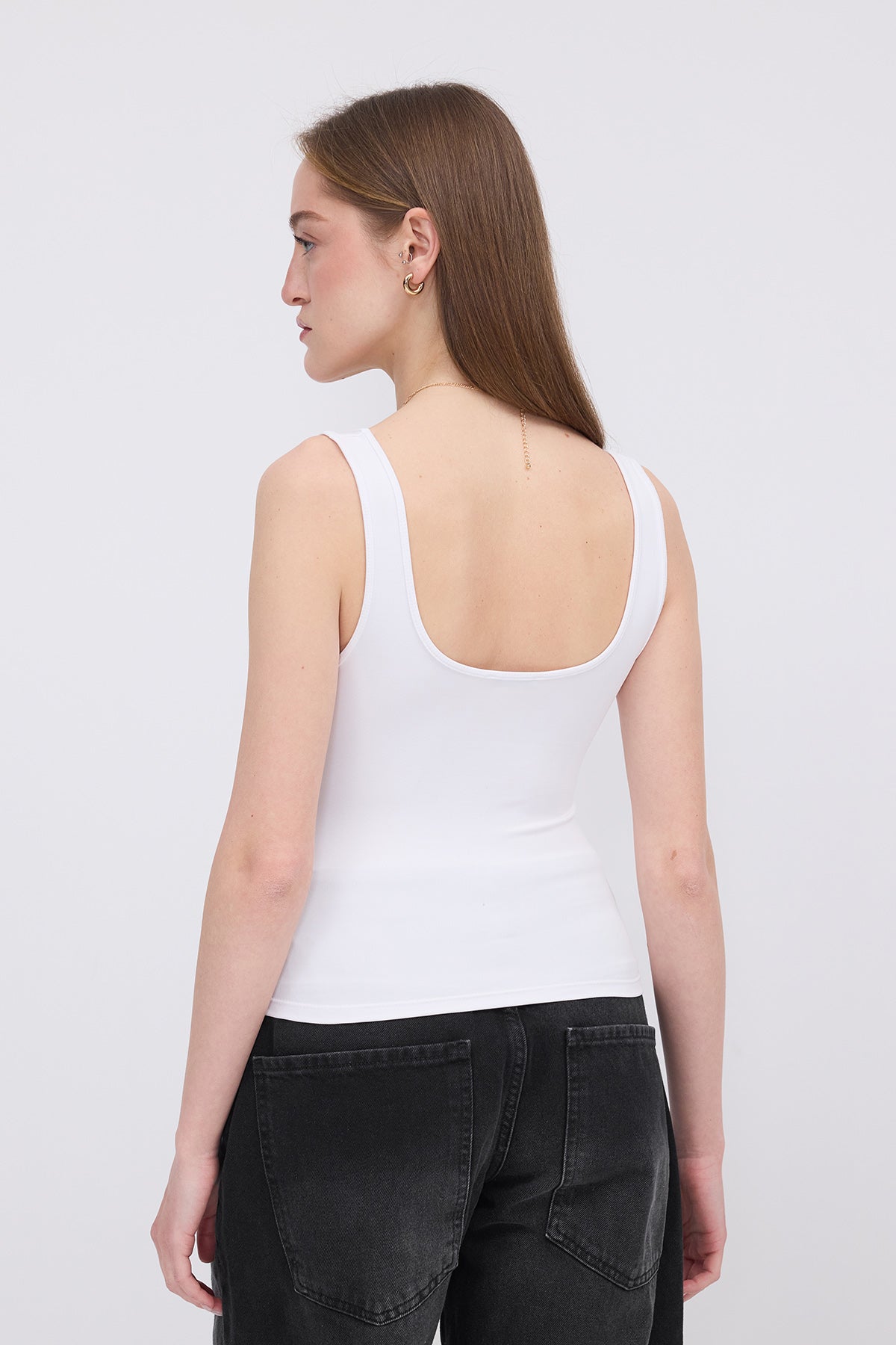 White_U-Neck-Basic-Undershirt-addax
