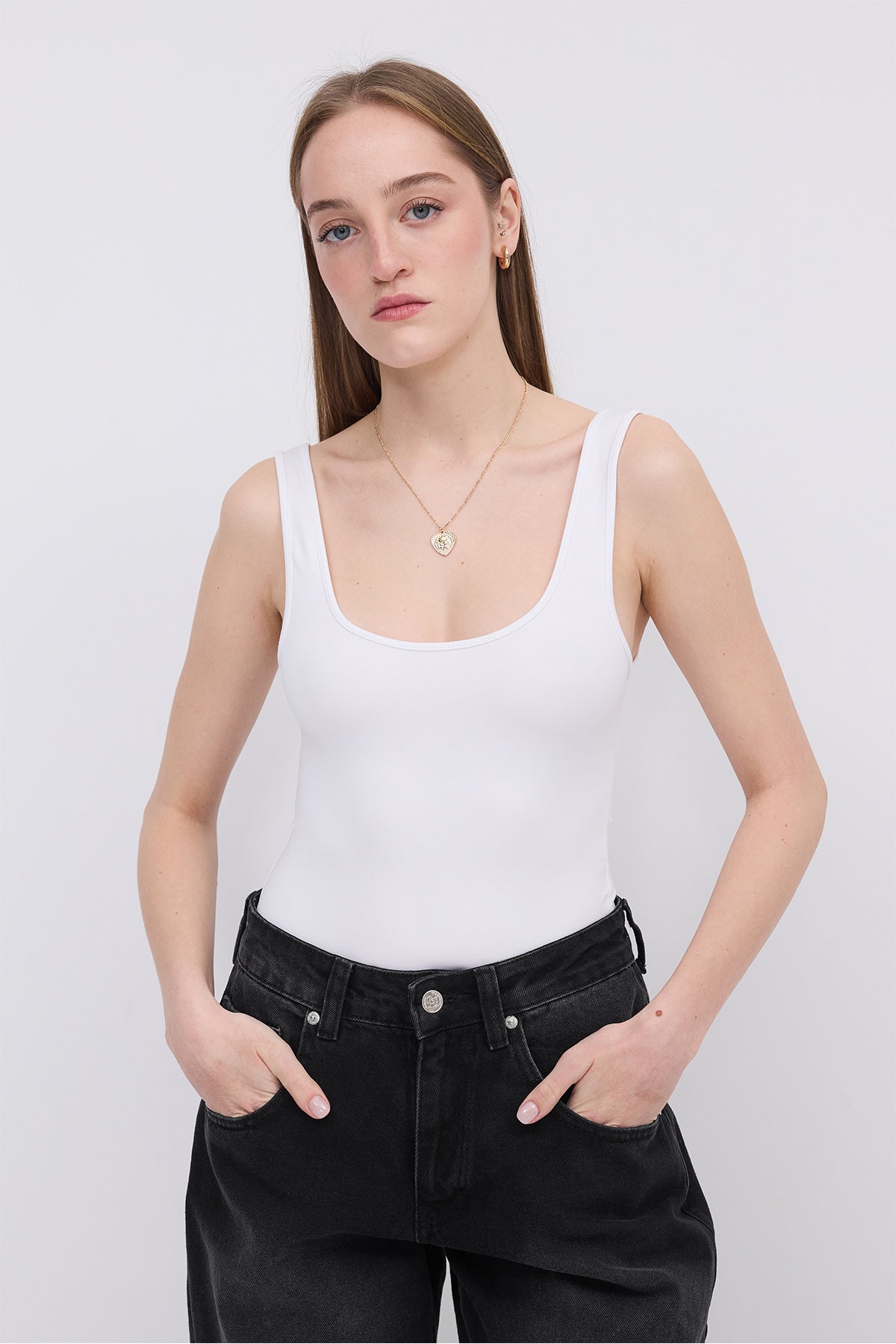 White_U-Neck-Basic-Undershirt-addax