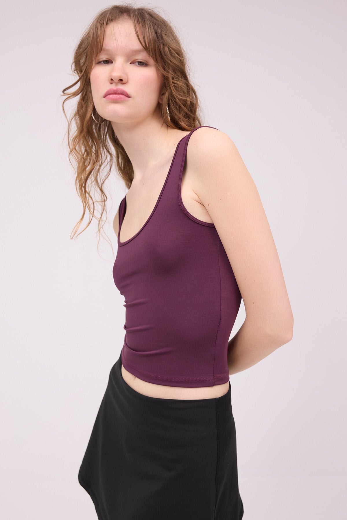 Gardenia_U-Neck-Basic-Undershirt-addax