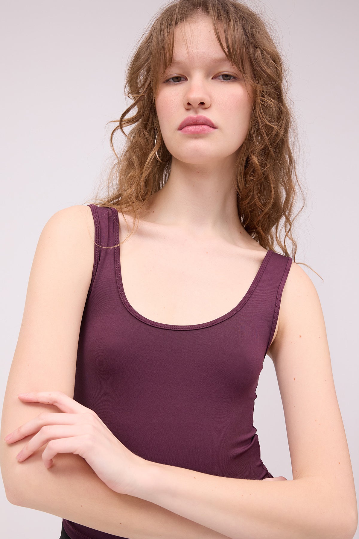Gardenia_U-Neck-Basic-Undershirt-addax