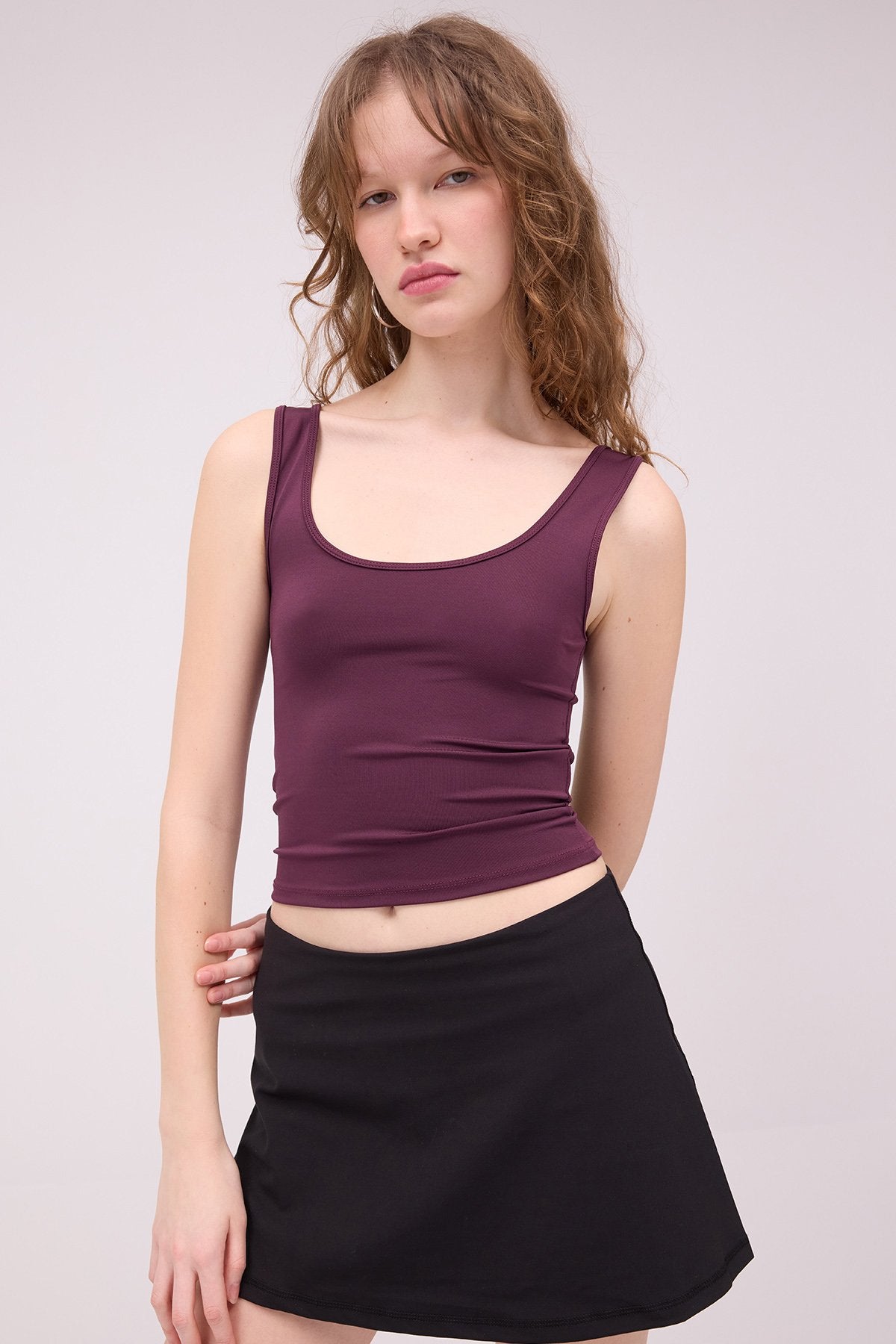Gardenia_U-Neck-Basic-Undershirt-addax