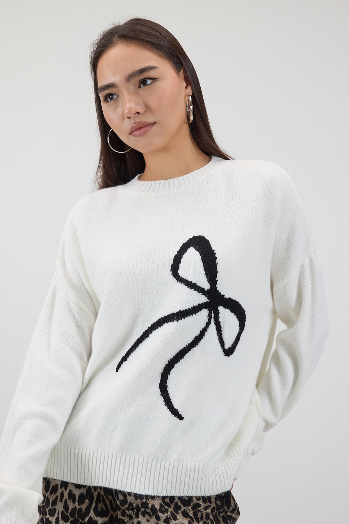 Ecru_Crew-Neck-Bow-Patterned-Knitwear-Sweater-addax