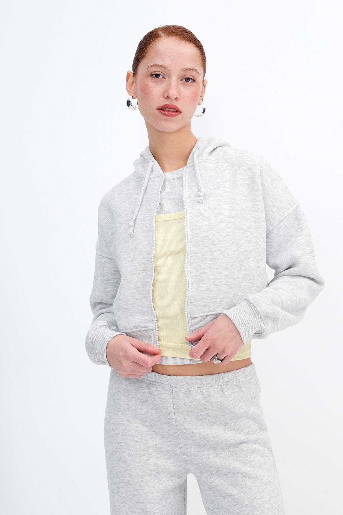 Snow-Melange_Raised-Zipper-Sweatshirt-addax