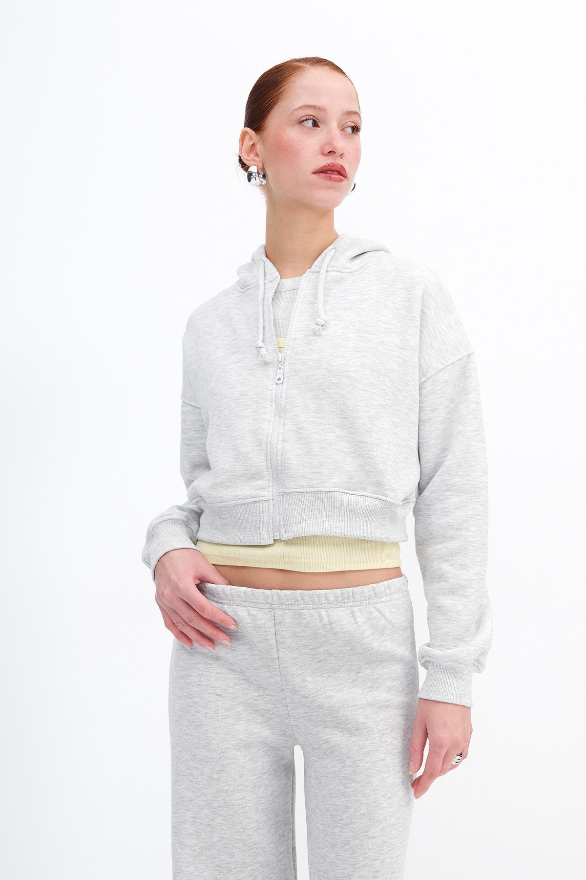 Snow-Melange_Raised-Zipper-Sweatshirt-addax