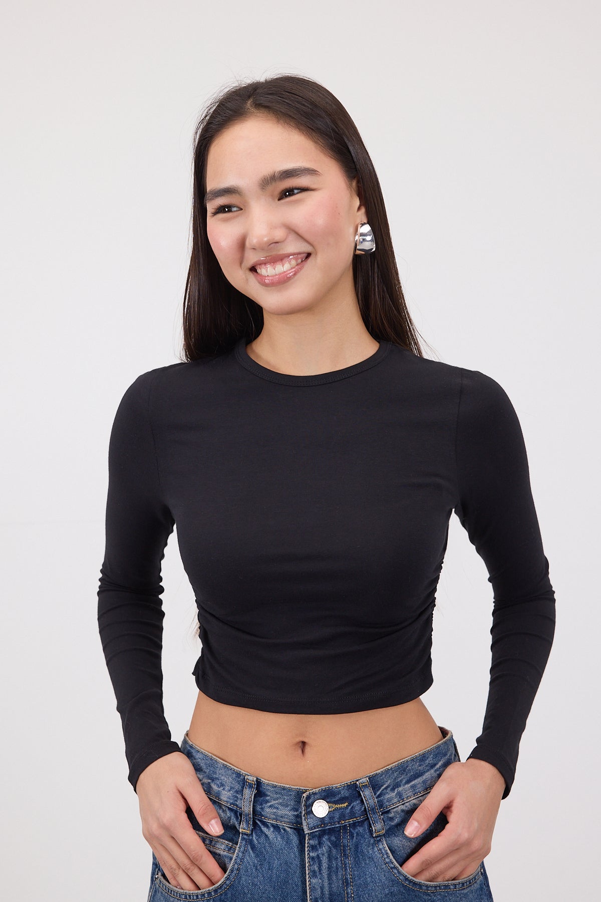 Black_Crew-Neck-Basic-Blouse-with-Gathered-addax