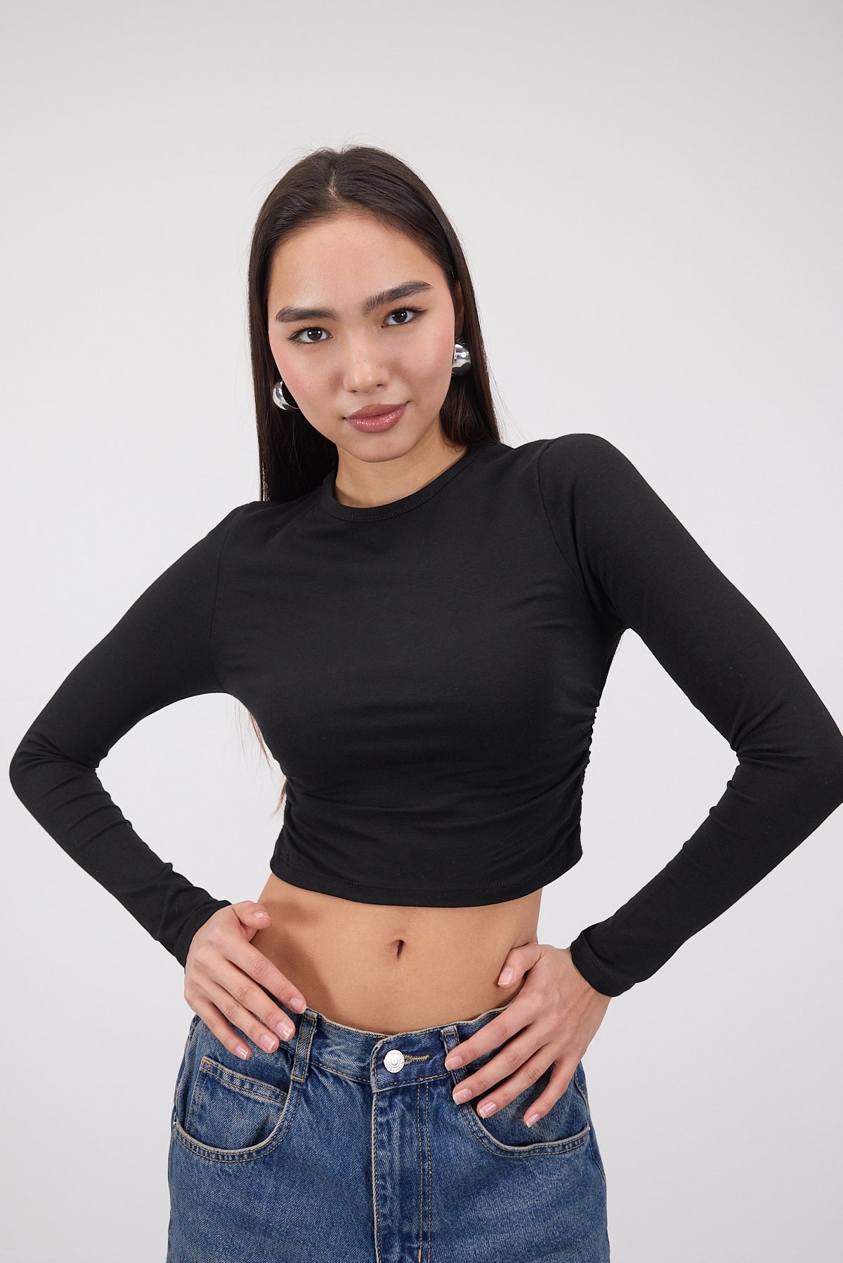 Black_Crew-Neck-Basic-Blouse-with-Gathered-addax