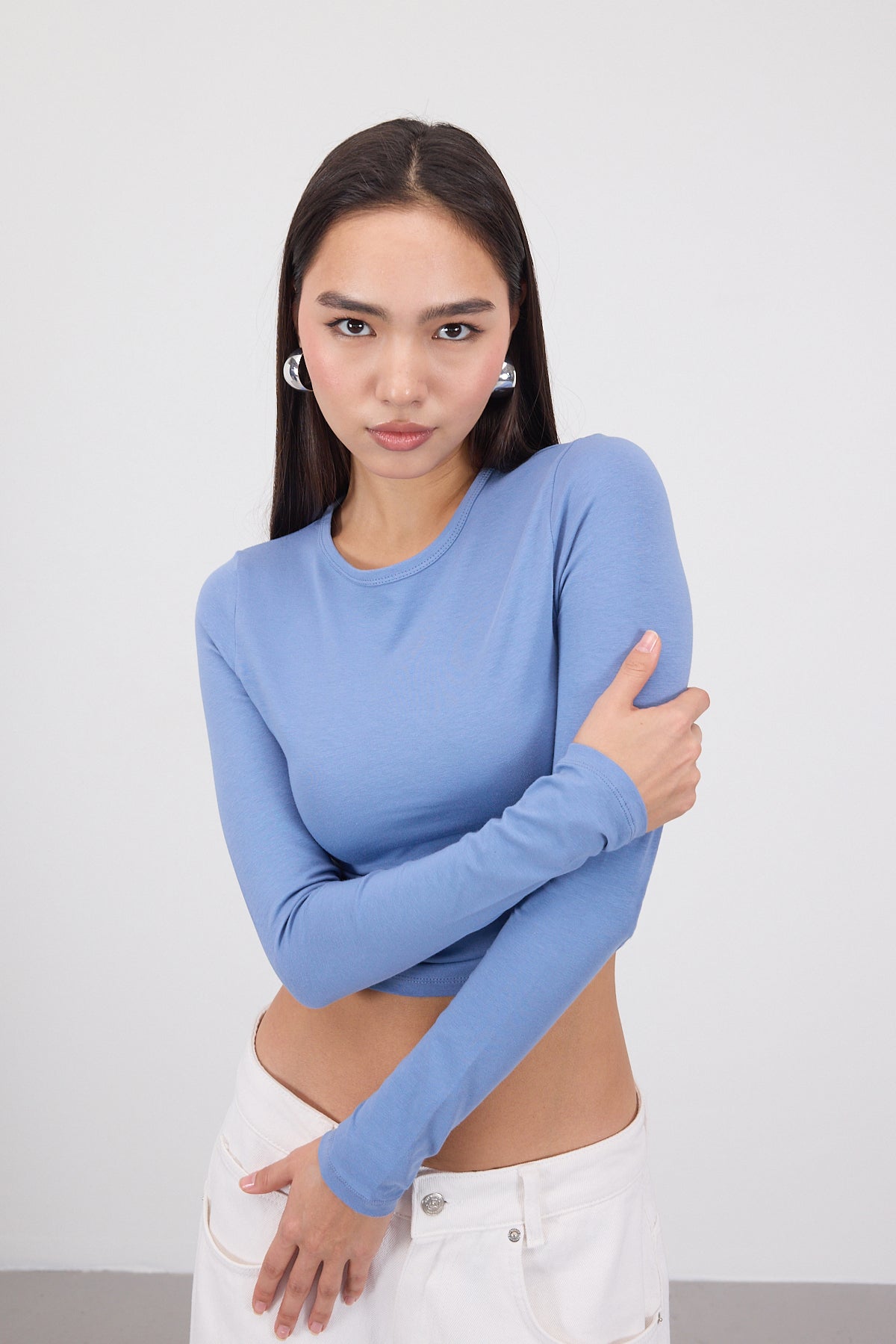 Stonewash_Crew-Neck-Basic-Blouse-with-Gathered-addax