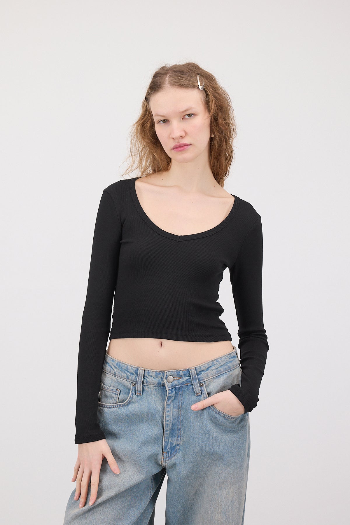 Black_V-Neck-Long-Sleeve-Crop-Top-addax