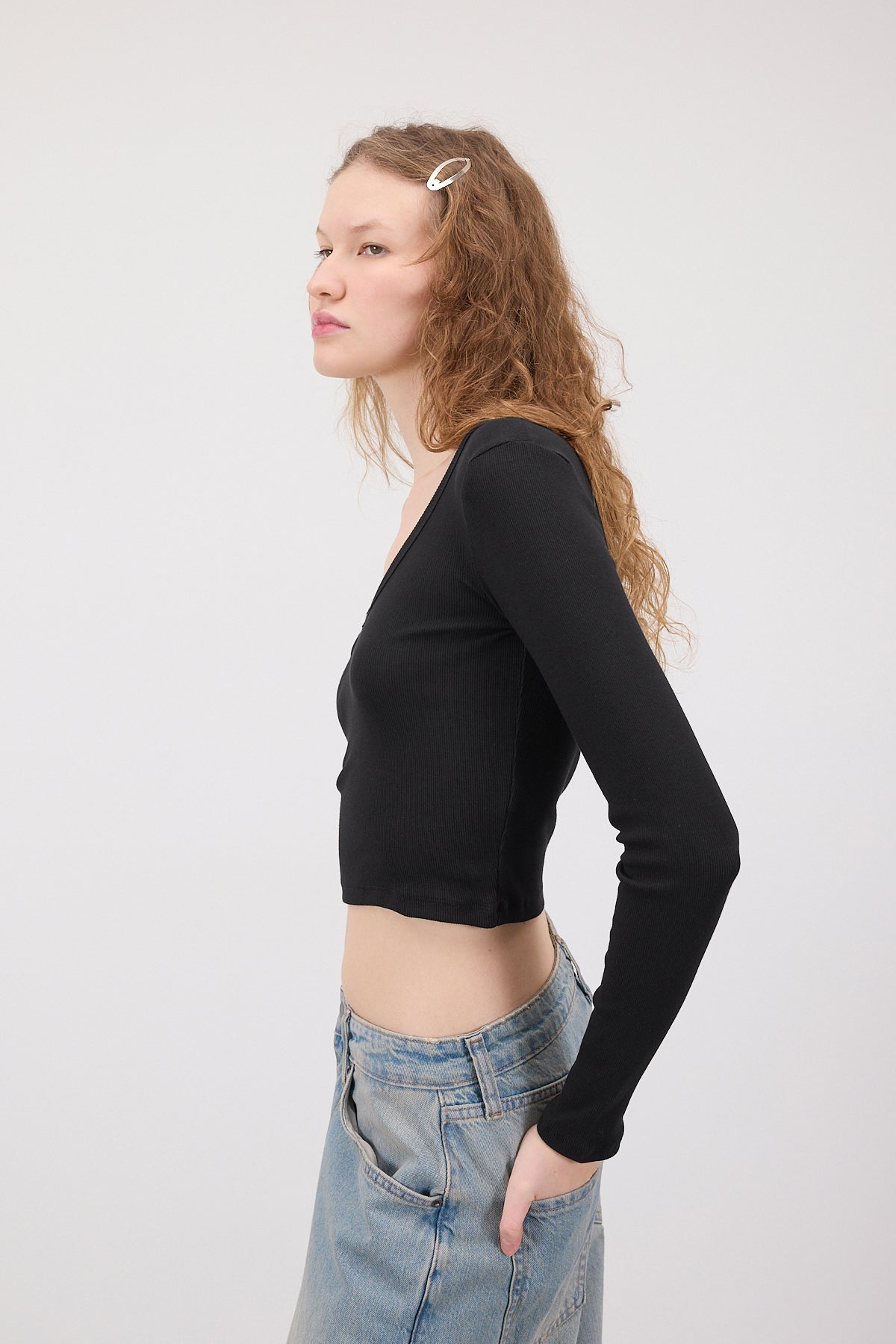 Black_V-Neck-Long-Sleeve-Crop-Top-addax