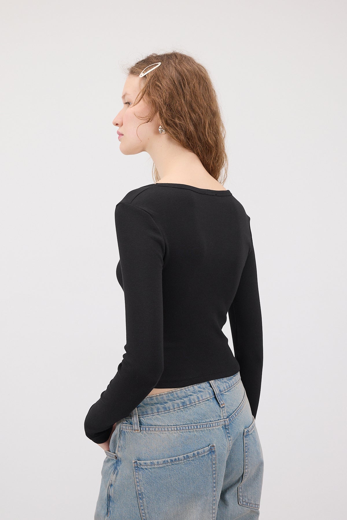 Black_V-Neck-Long-Sleeve-Crop-Top-addax