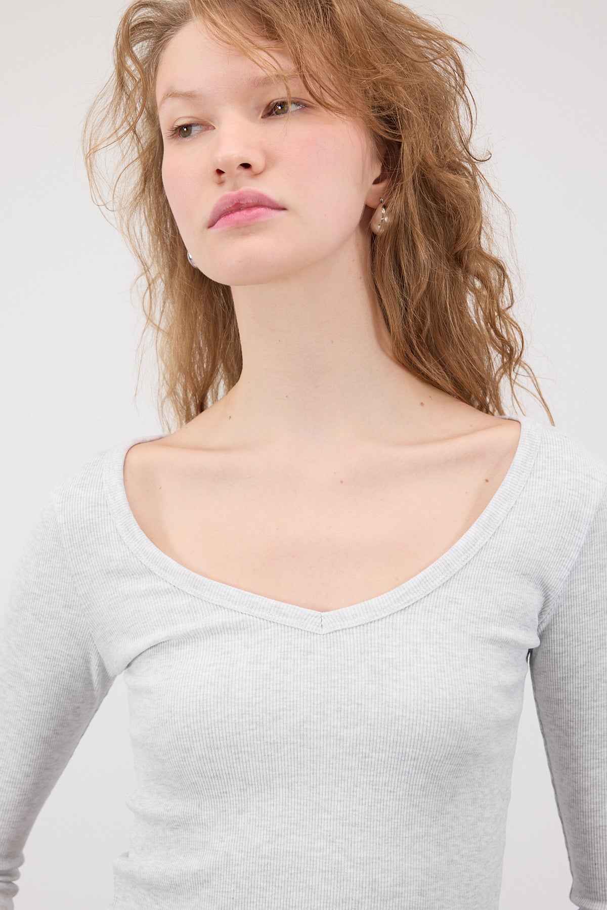 Snow-Melange_V-Neck-Long-Sleeve-Crop-Top-addax