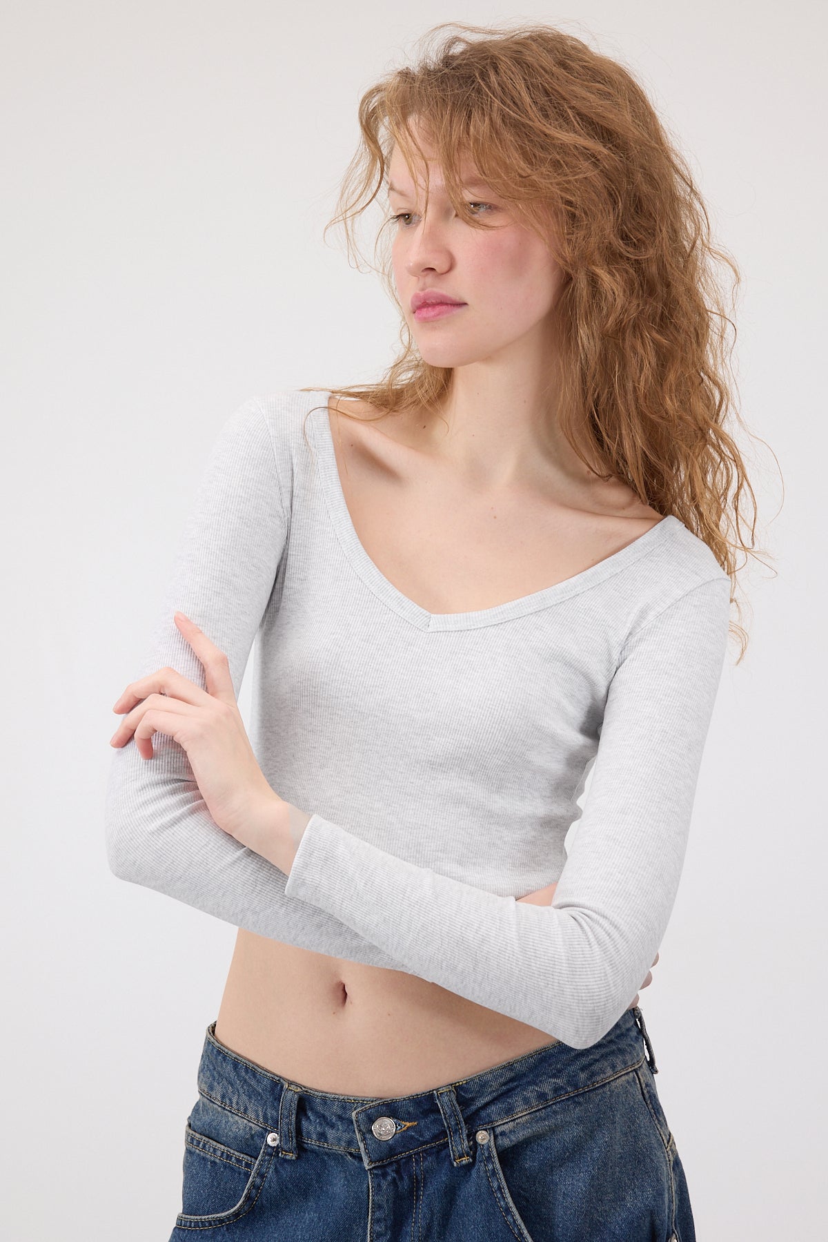 Snow-Melange_V-Neck-Long-Sleeve-Crop-Top-addax