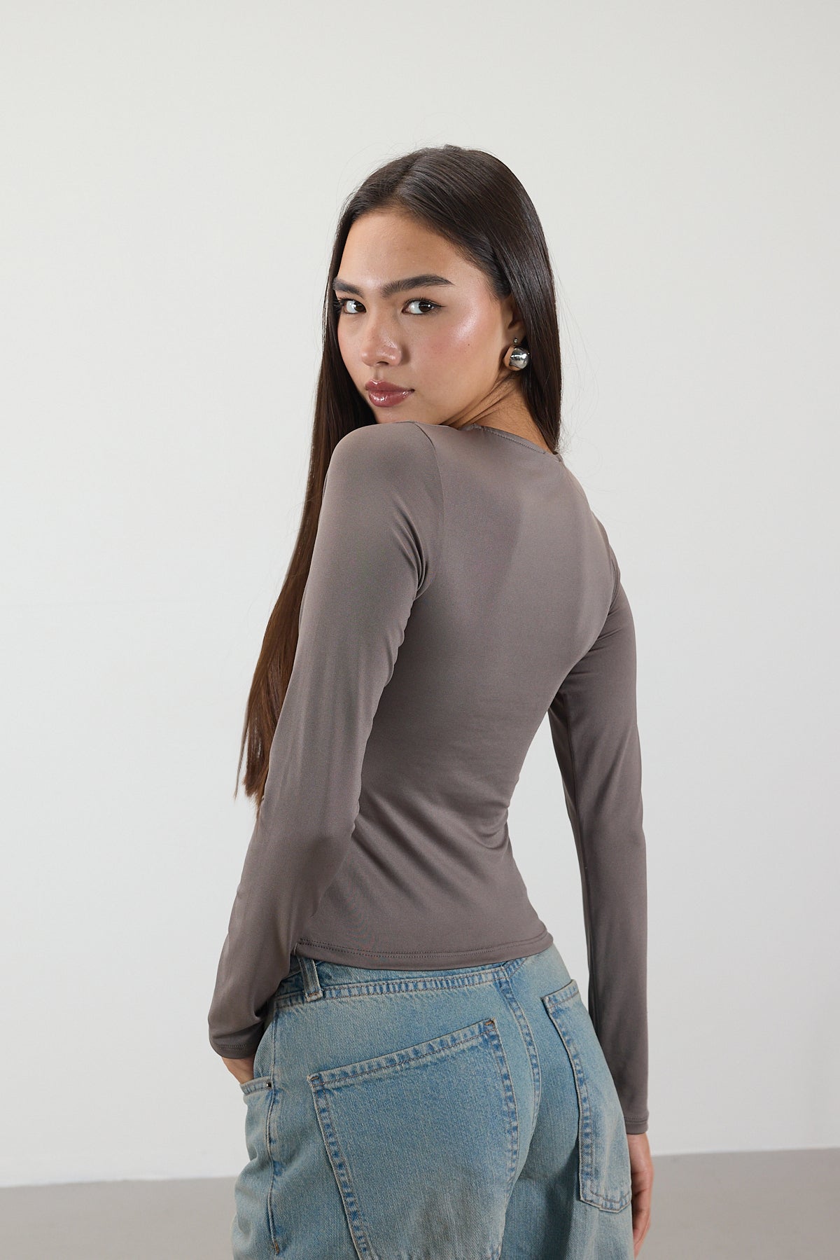 Ash-Grey_Crew-Neck-Long-Sleeve-Top-addax
