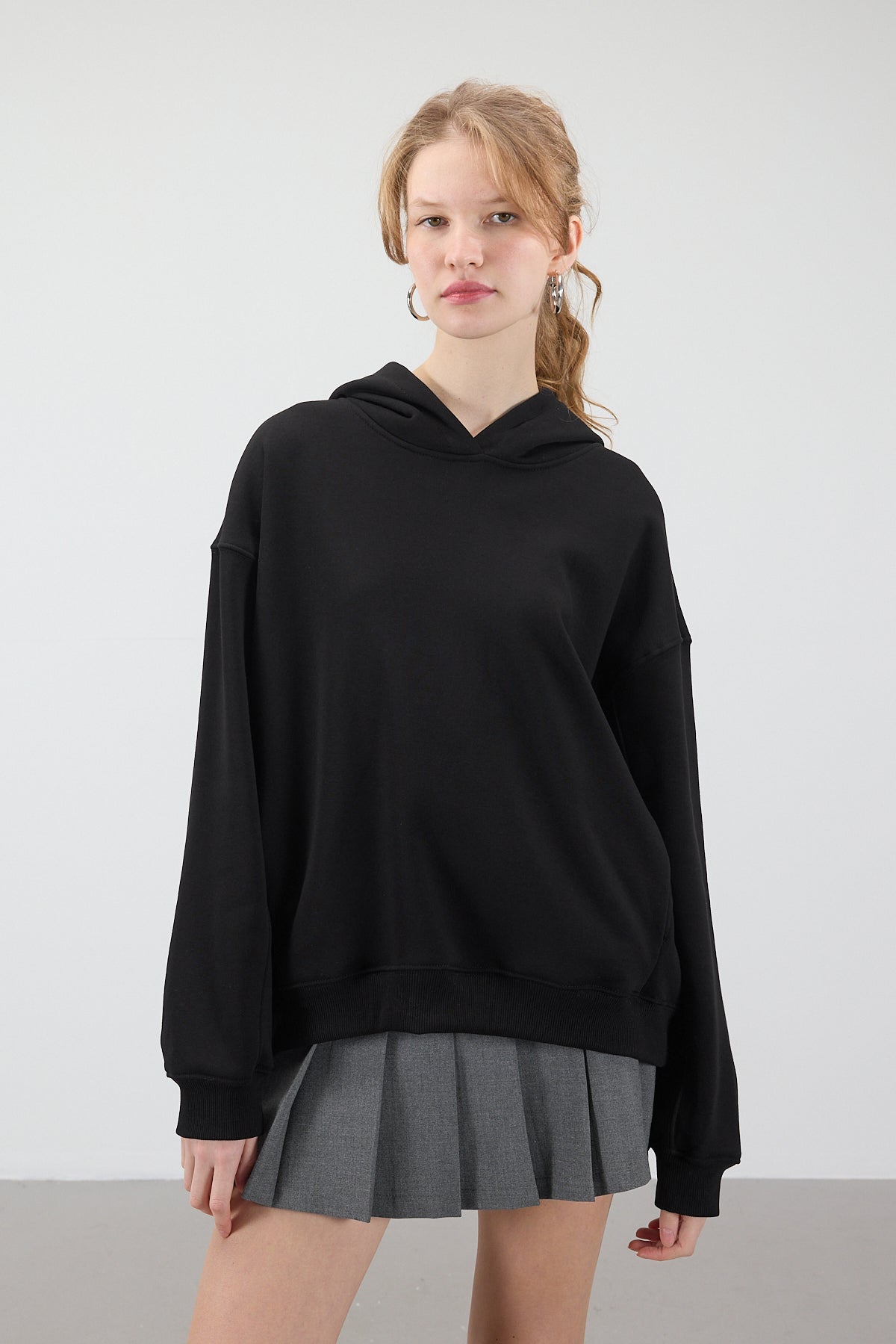 Black_Hooded-Ribbon-Sweatshirt-addax