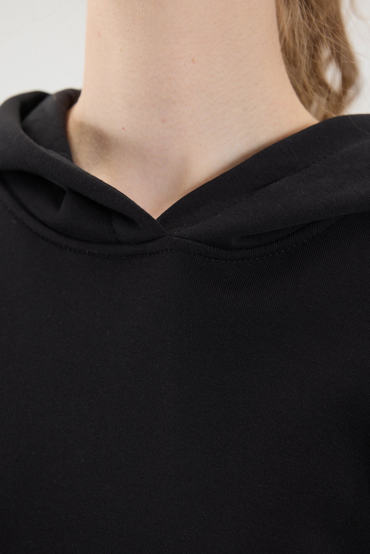 Black_Hooded-Ribbon-Sweatshirt-addax