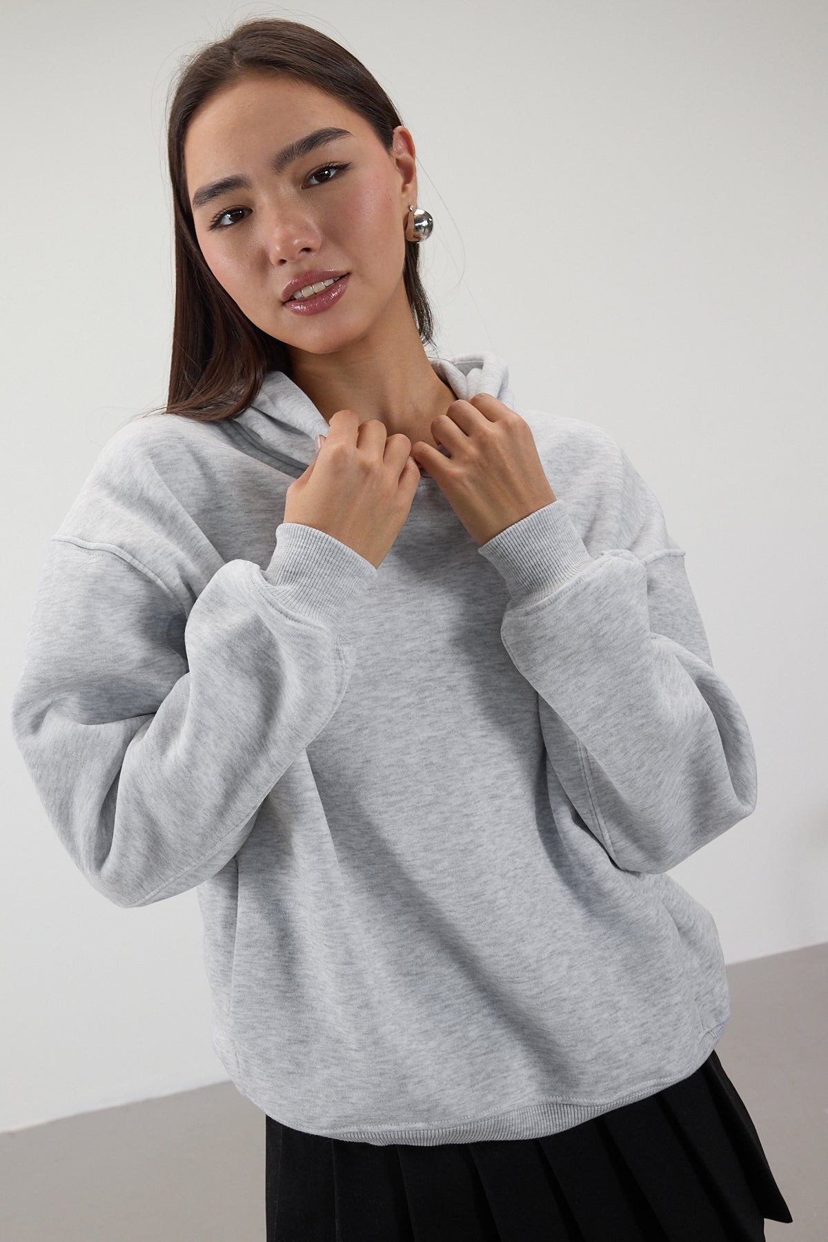 Snow-Melange_Hooded-Ribbon-Sweatshirt-addax