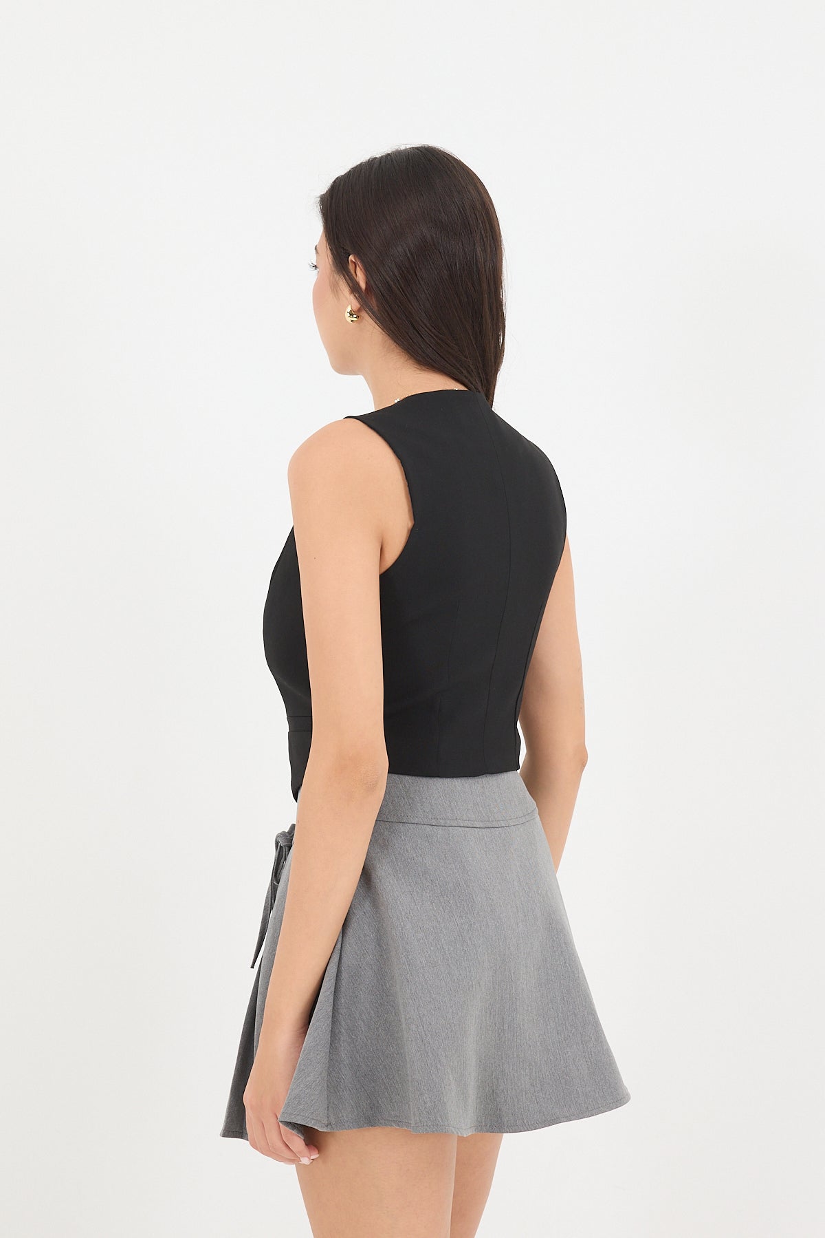 Black_Buttoned-Vest-with-Pocket-Details-addax