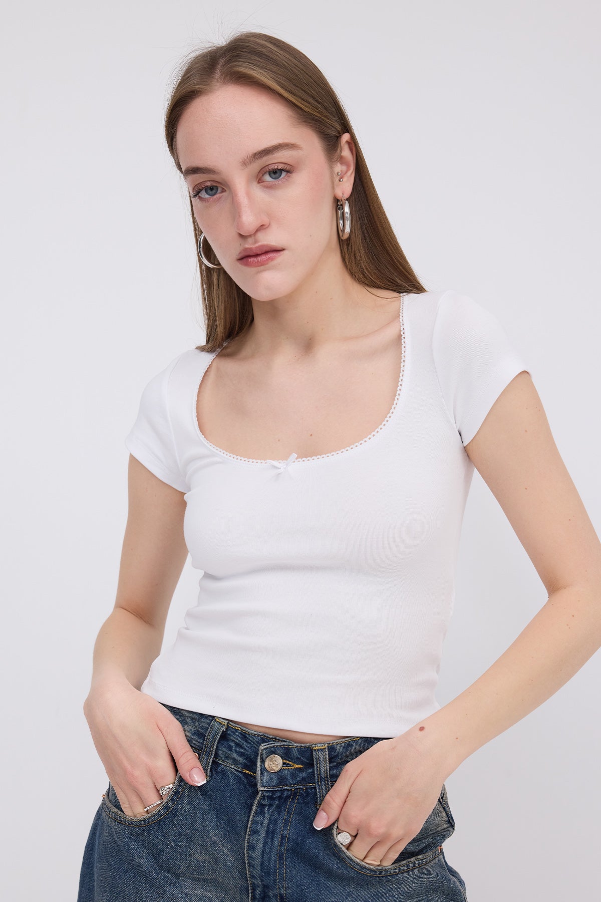 White_Ribbon-Detailed-T-shirt-addax