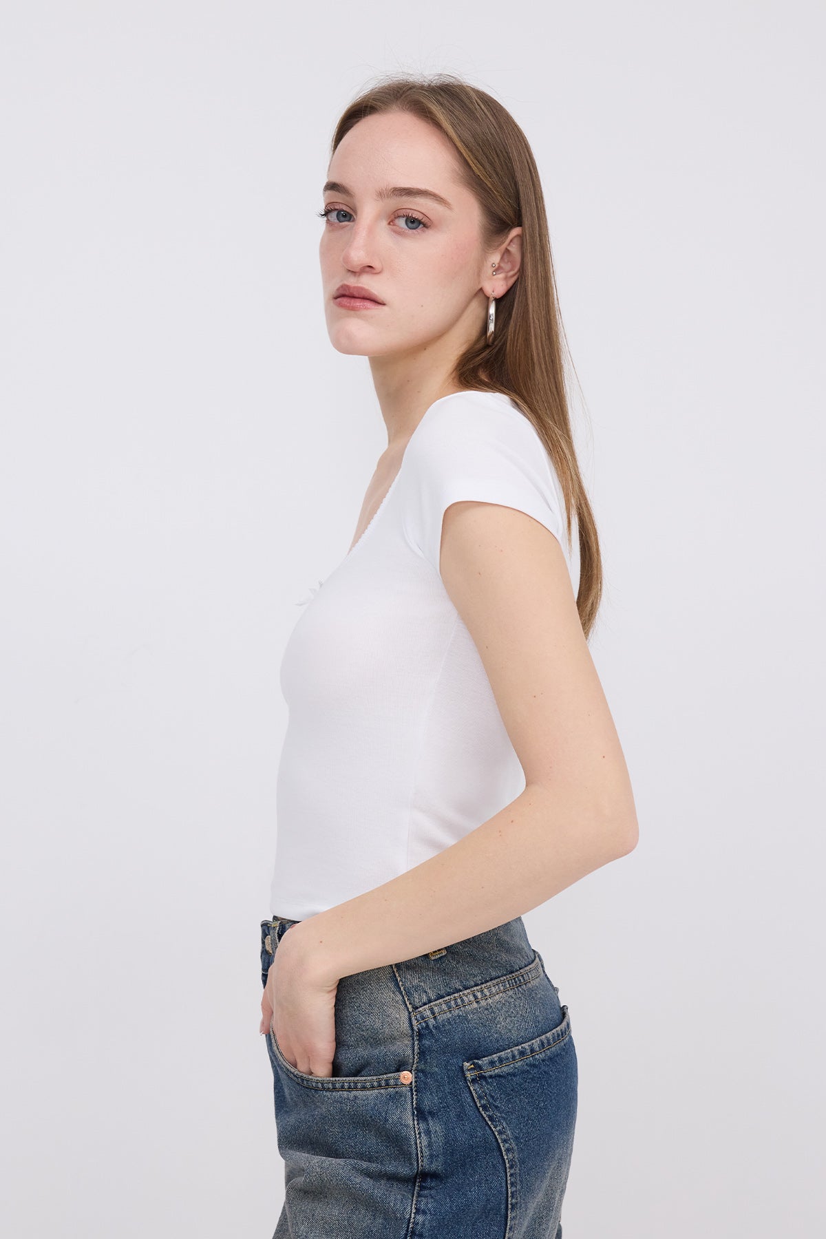 White_Ribbon-Detailed-T-shirt-addax