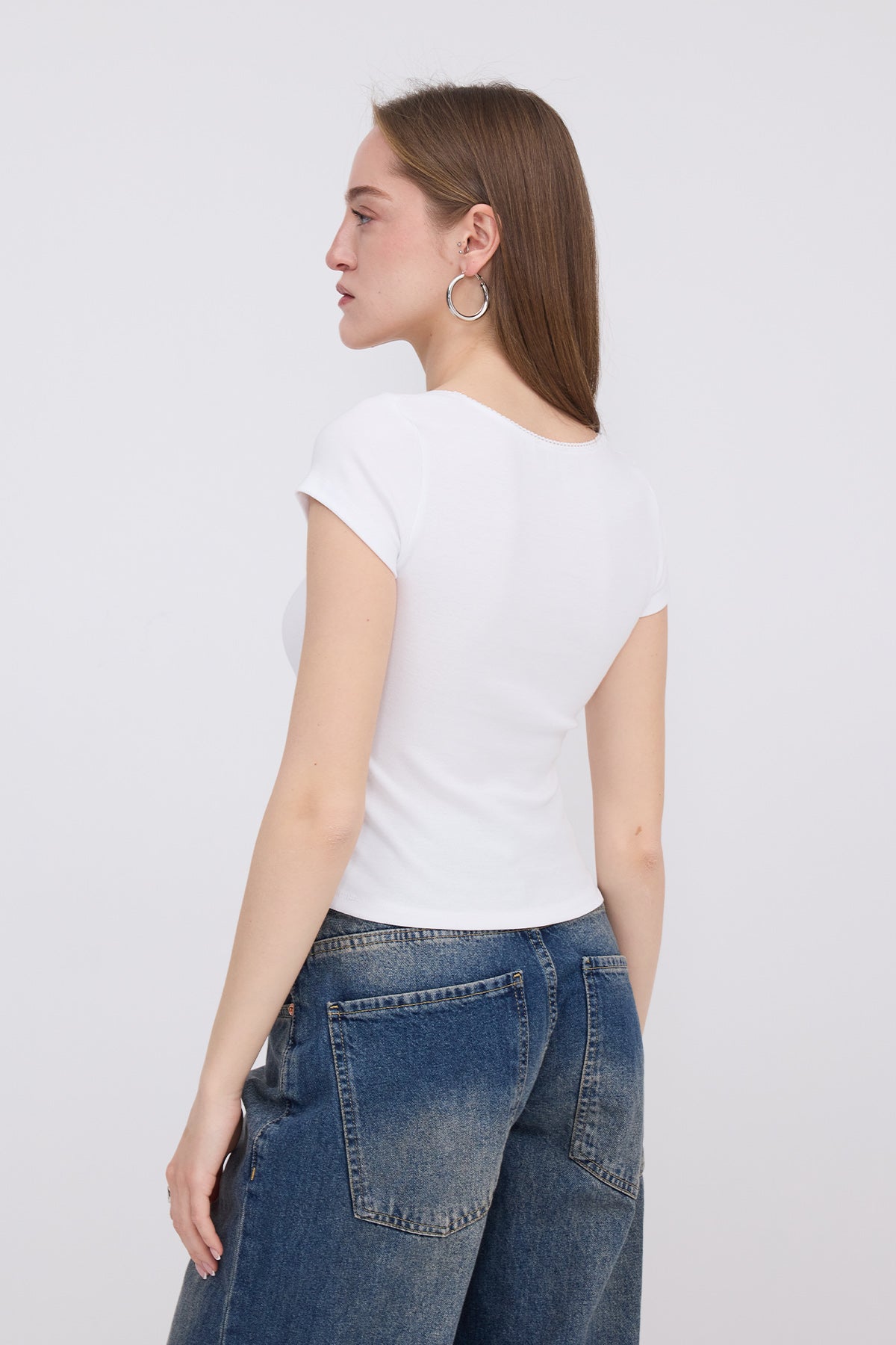 White_Ribbon-Detailed-T-shirt-addax