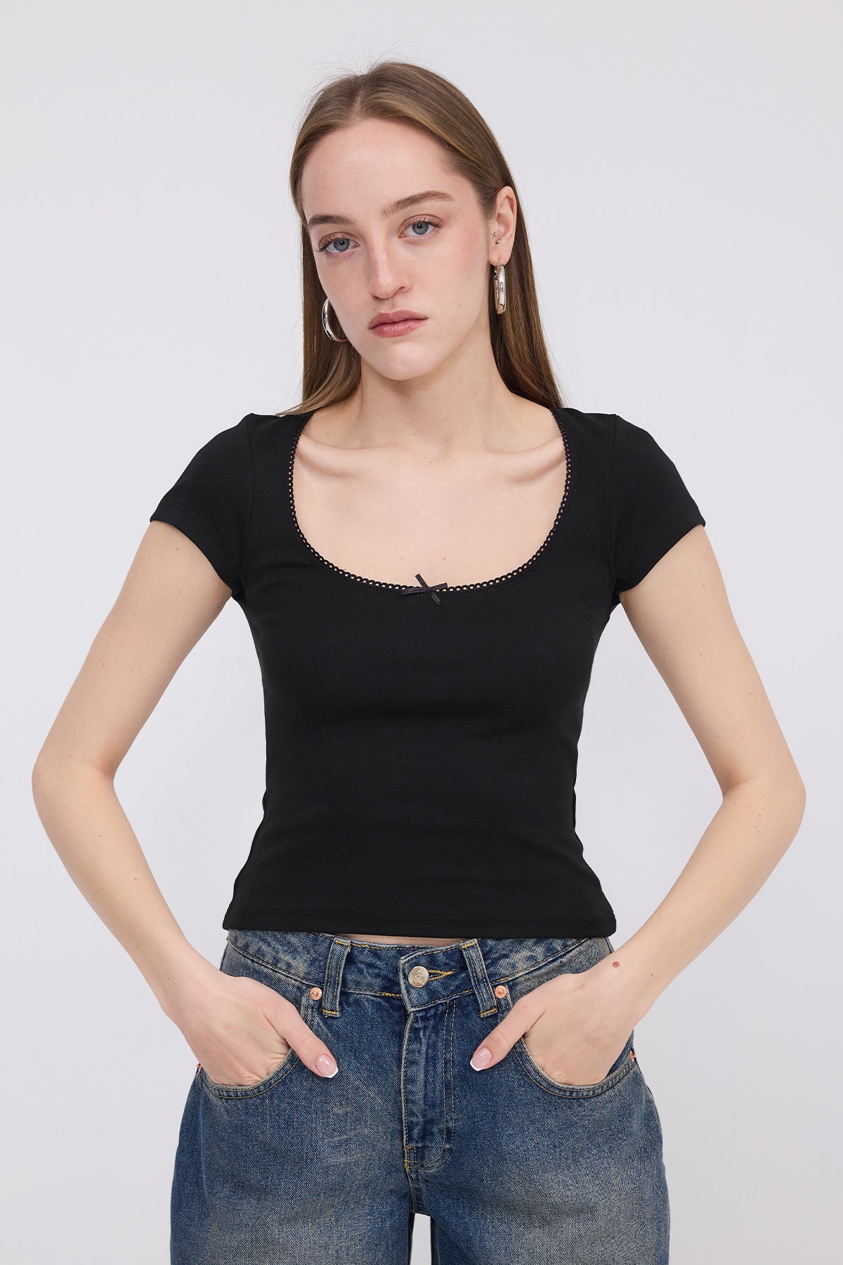 Black_Ribbon-Detailed-T-shirt-addax