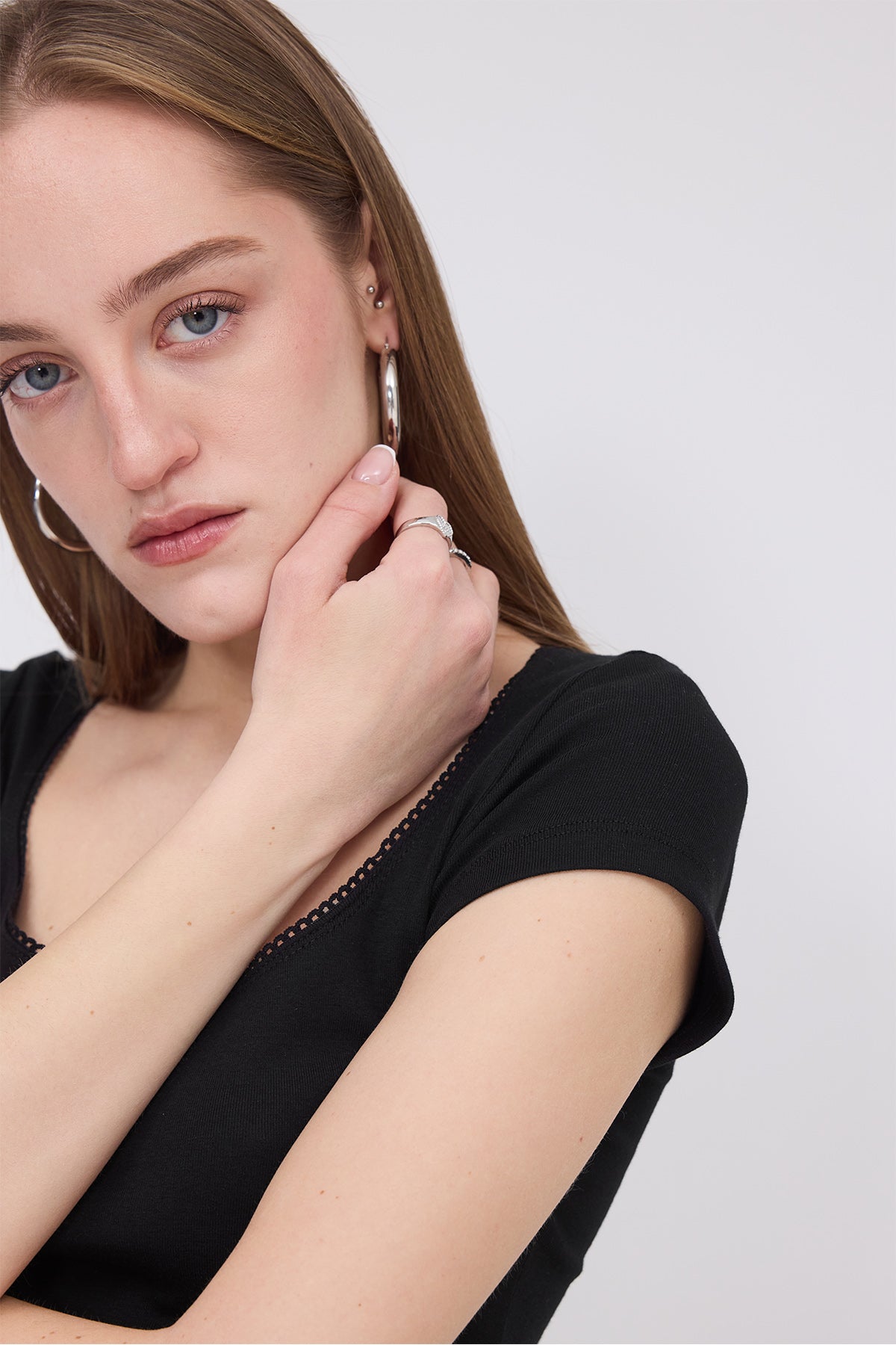 Black_Ribbon-Detailed-T-shirt-addax