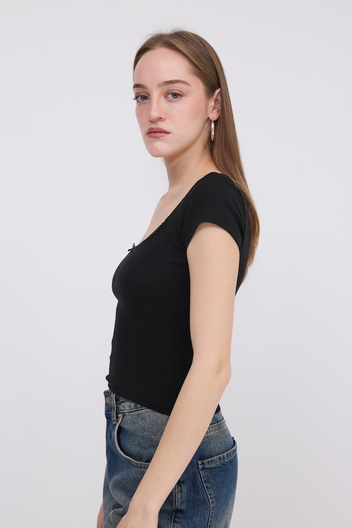 Black_Ribbon-Detailed-T-shirt-addax