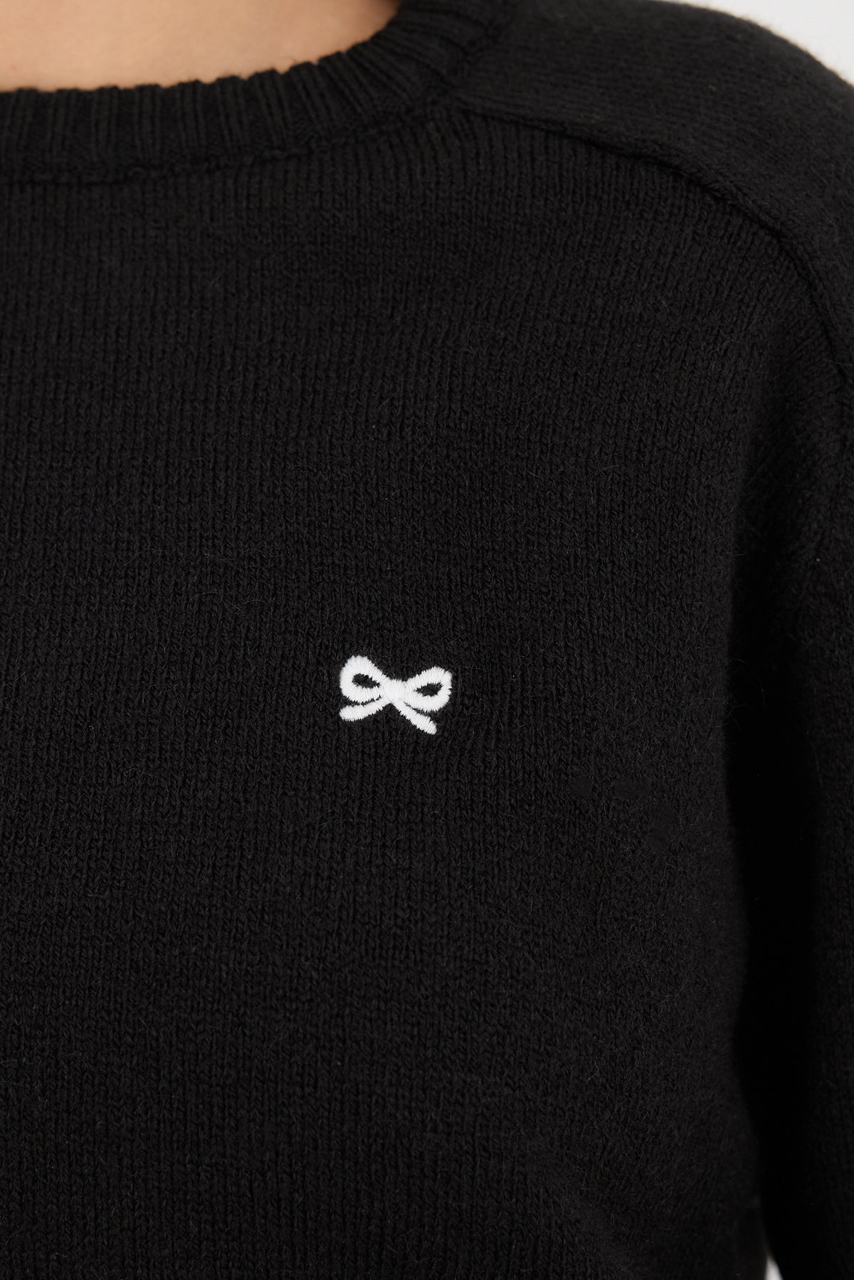 Black_Crew-Neck-Embroidered-Knitwear-Sweater-addax