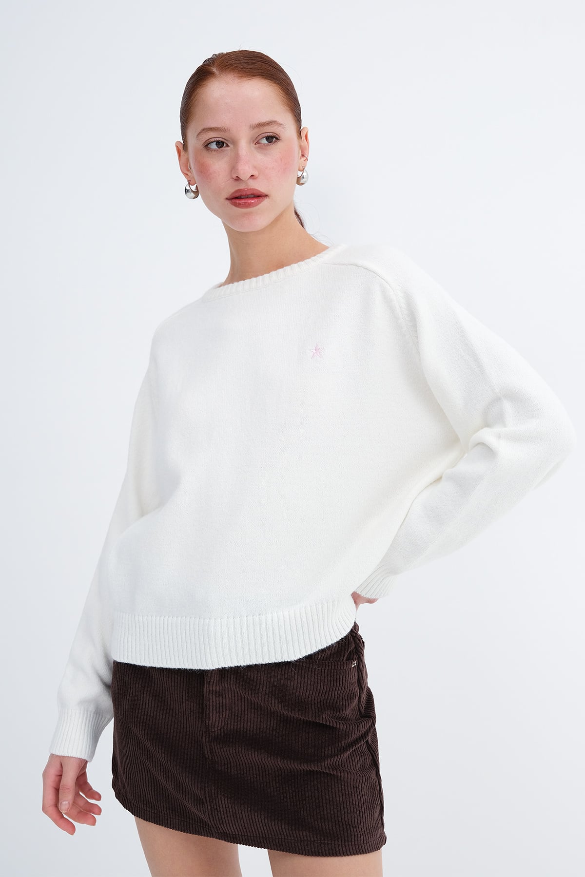 Ecru_Crew-Neck-Star-Embroidered-Knitwear-Sweater-addax
